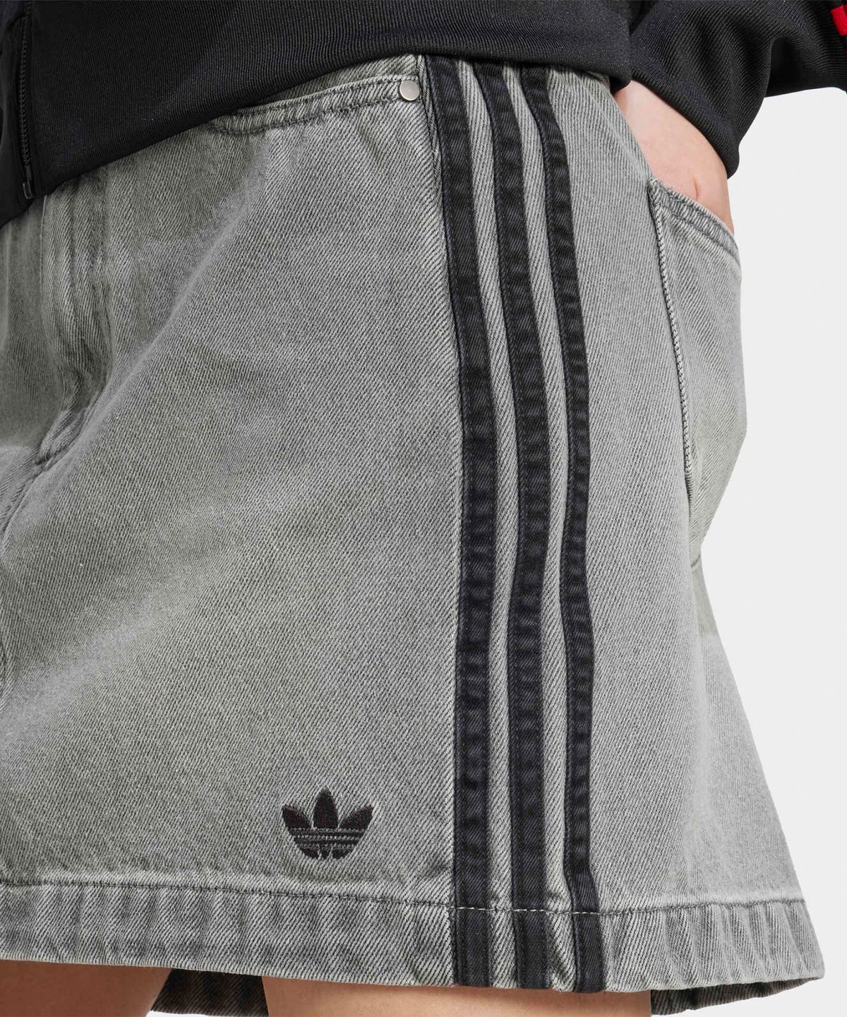 아디다스(ADIDAS) 3S 데님 미니 스커트 - 워시드그레이데님 / JW2657