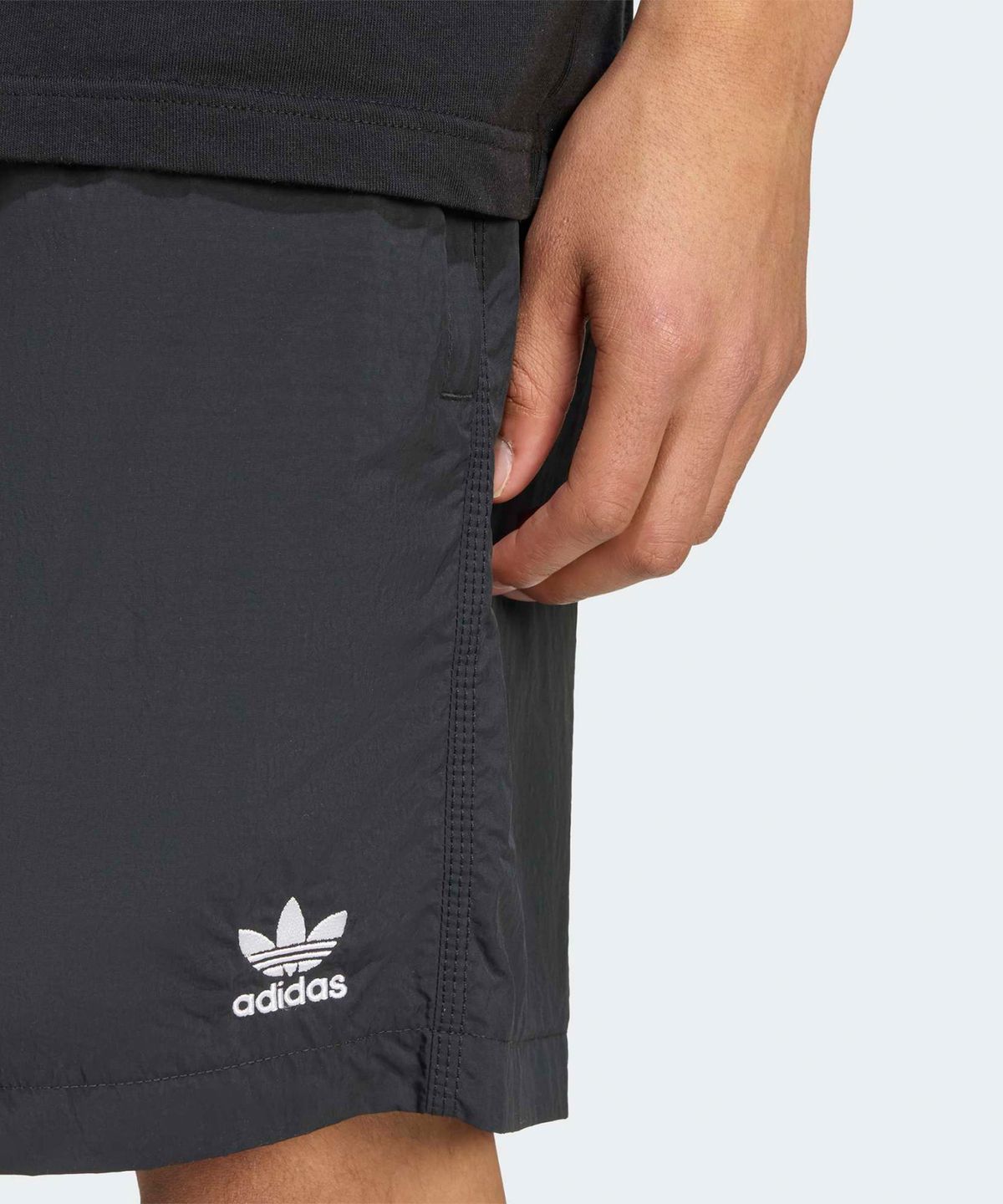 아디다스(ADIDAS) 트레포일 에센셜 우븐 숏 팬츠 - 블랙 / JX3904