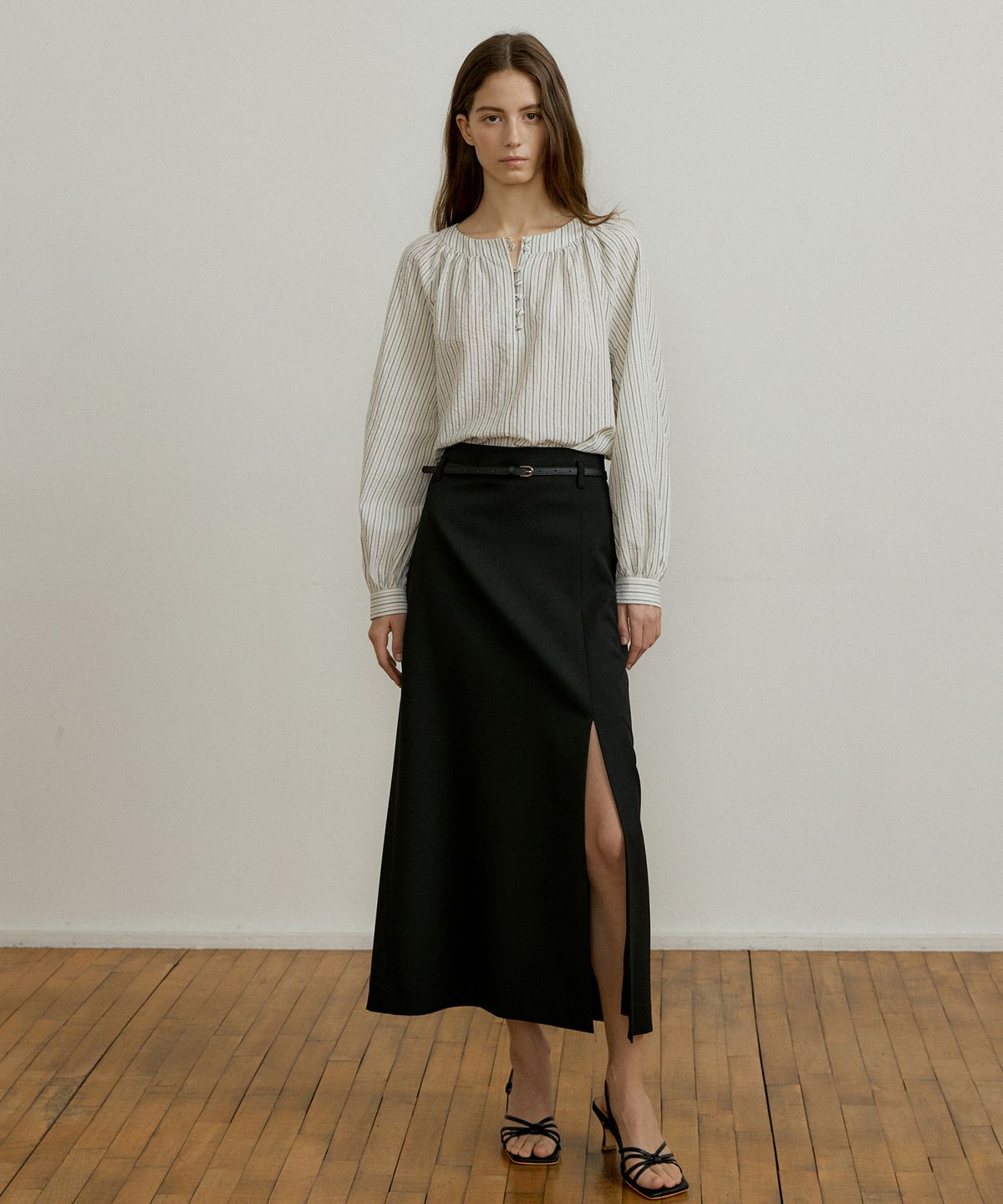 오떼뜨(OCTETTE) HENLY NECK BUTTON BLOUSE_2COLOR
