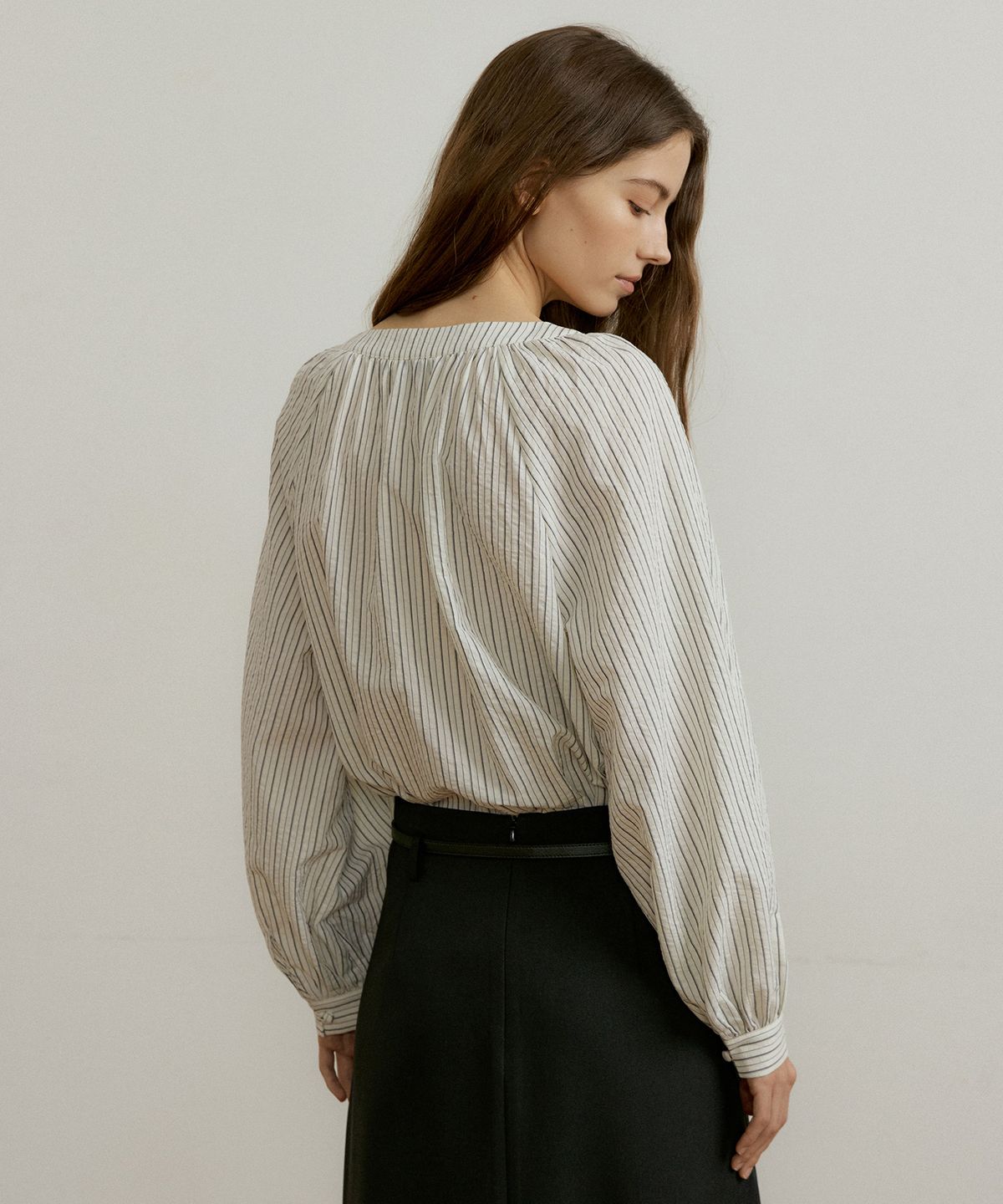 오떼뜨(OCTETTE) HENLY NECK BUTTON BLOUSE_2COLOR