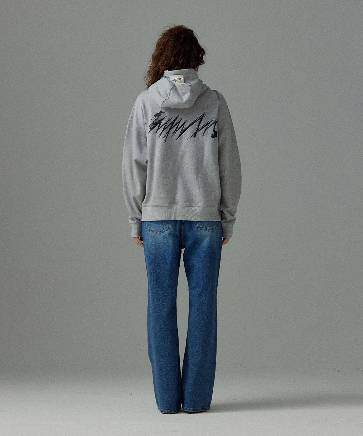 므아므(MMAM) [ESSENTIAL] Signature raindrop logo hoodie