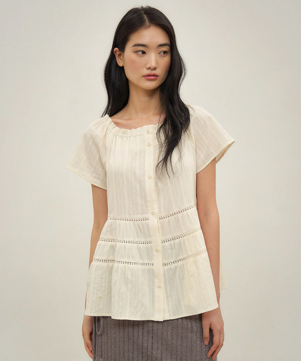 아우로(OURO) LACE FLARE BLOUSE [ CREAM ]