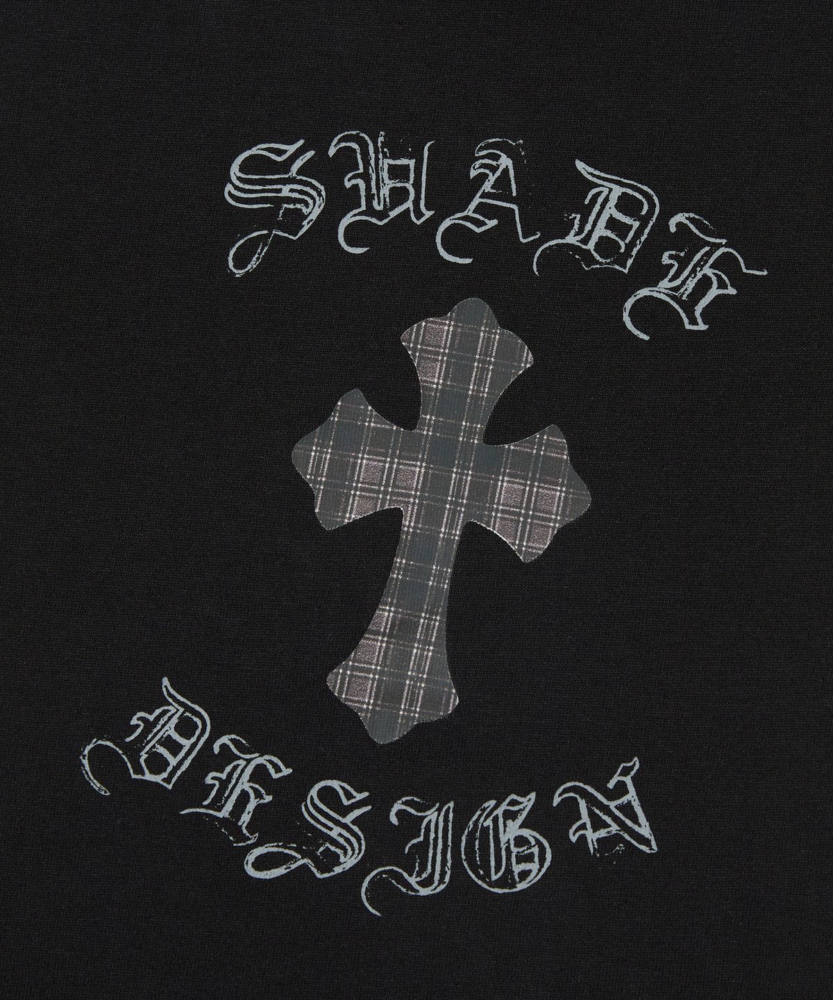 스웨이드(SUADE) CHECKERED CROSS CROP TEE [BLACK]