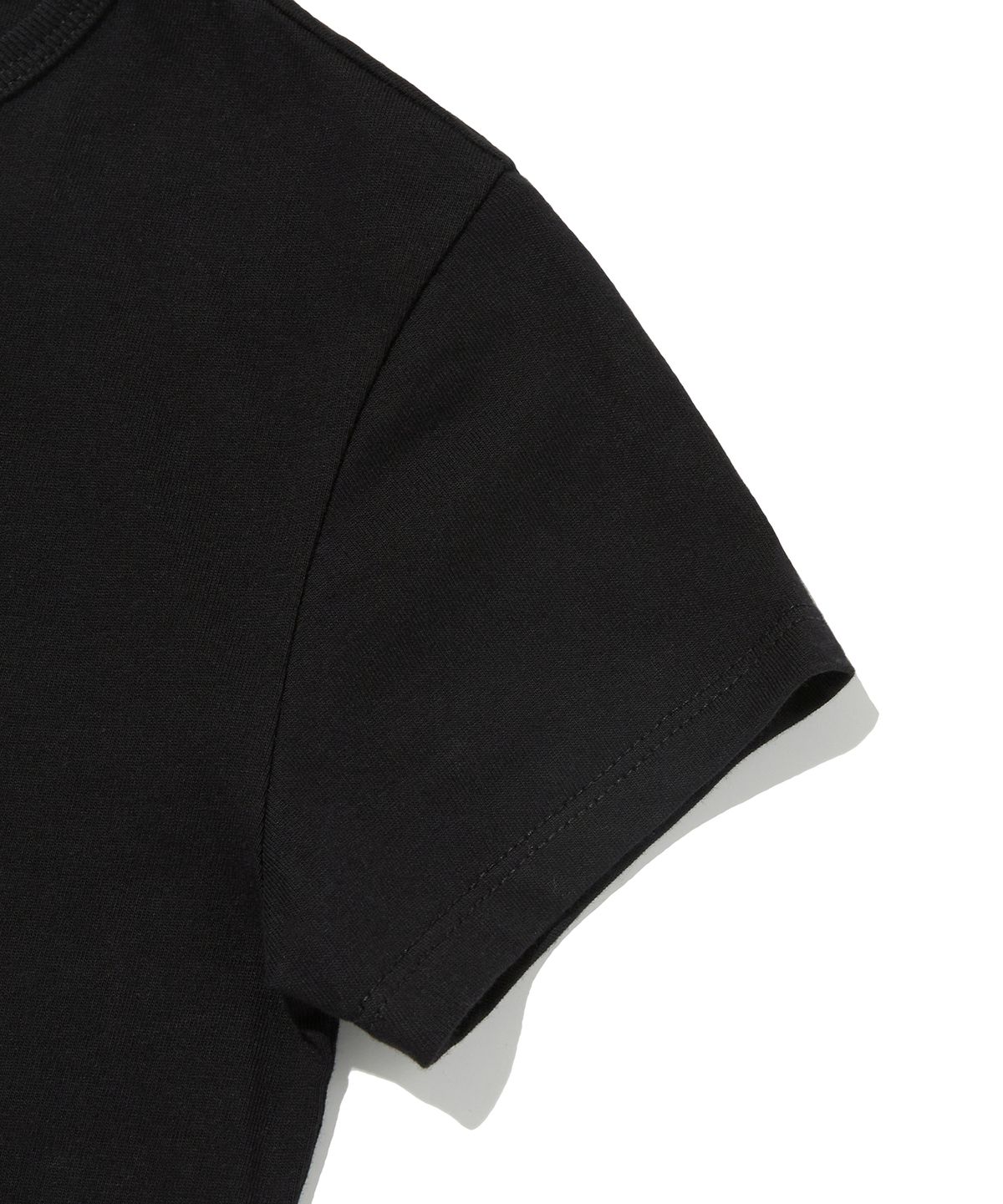 스웨이드(SUADE) CHECKERED CROSS CROP TEE [BLACK]