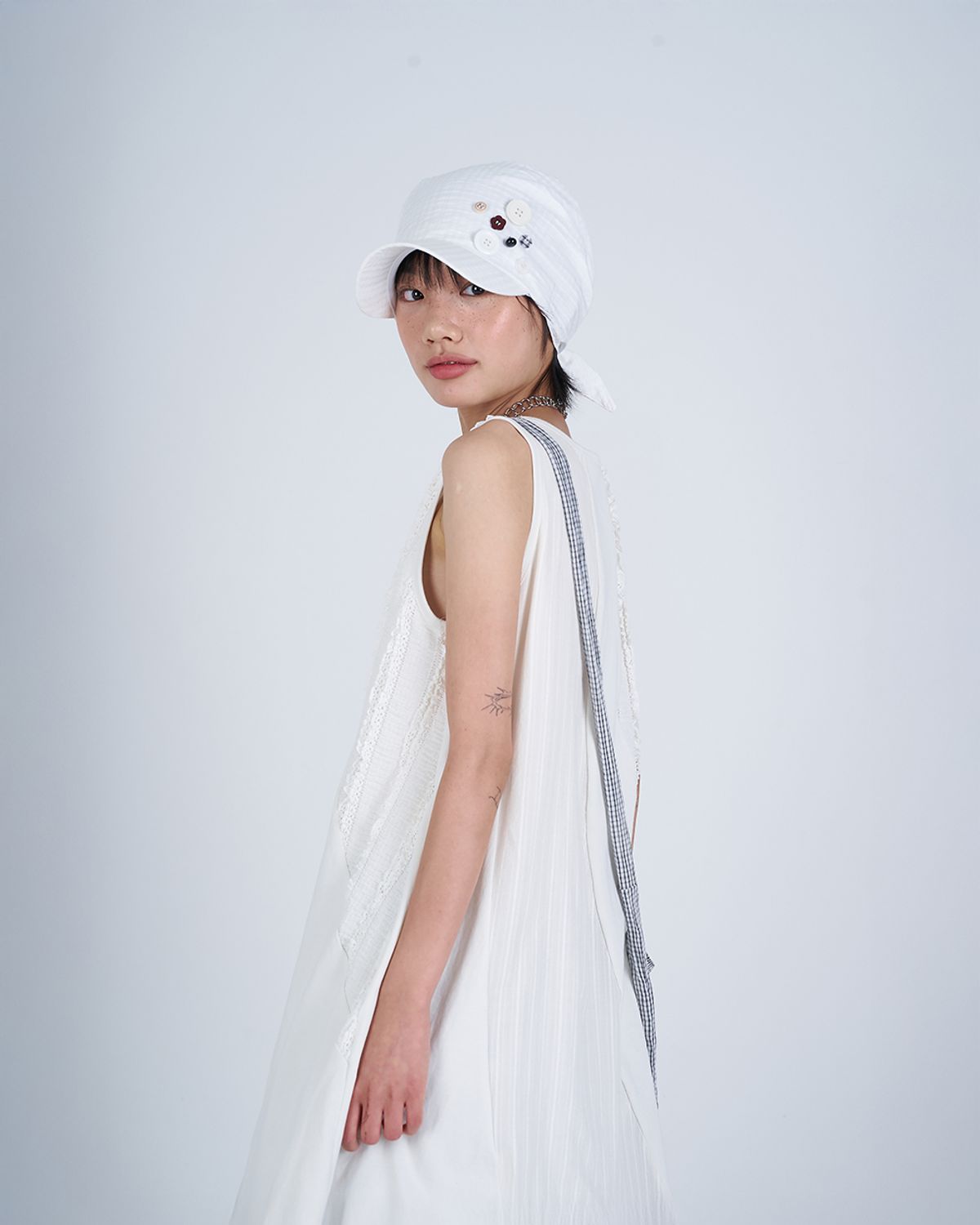 시오(SIO) 버튼 스카프 캡 [화이트]