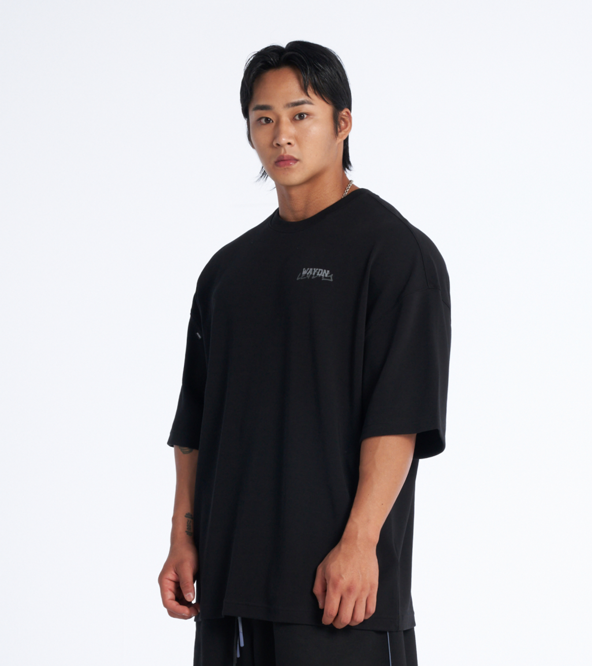 웨이든(WAYDN) 스킵 레그 데이 숏 슬리브 블랙