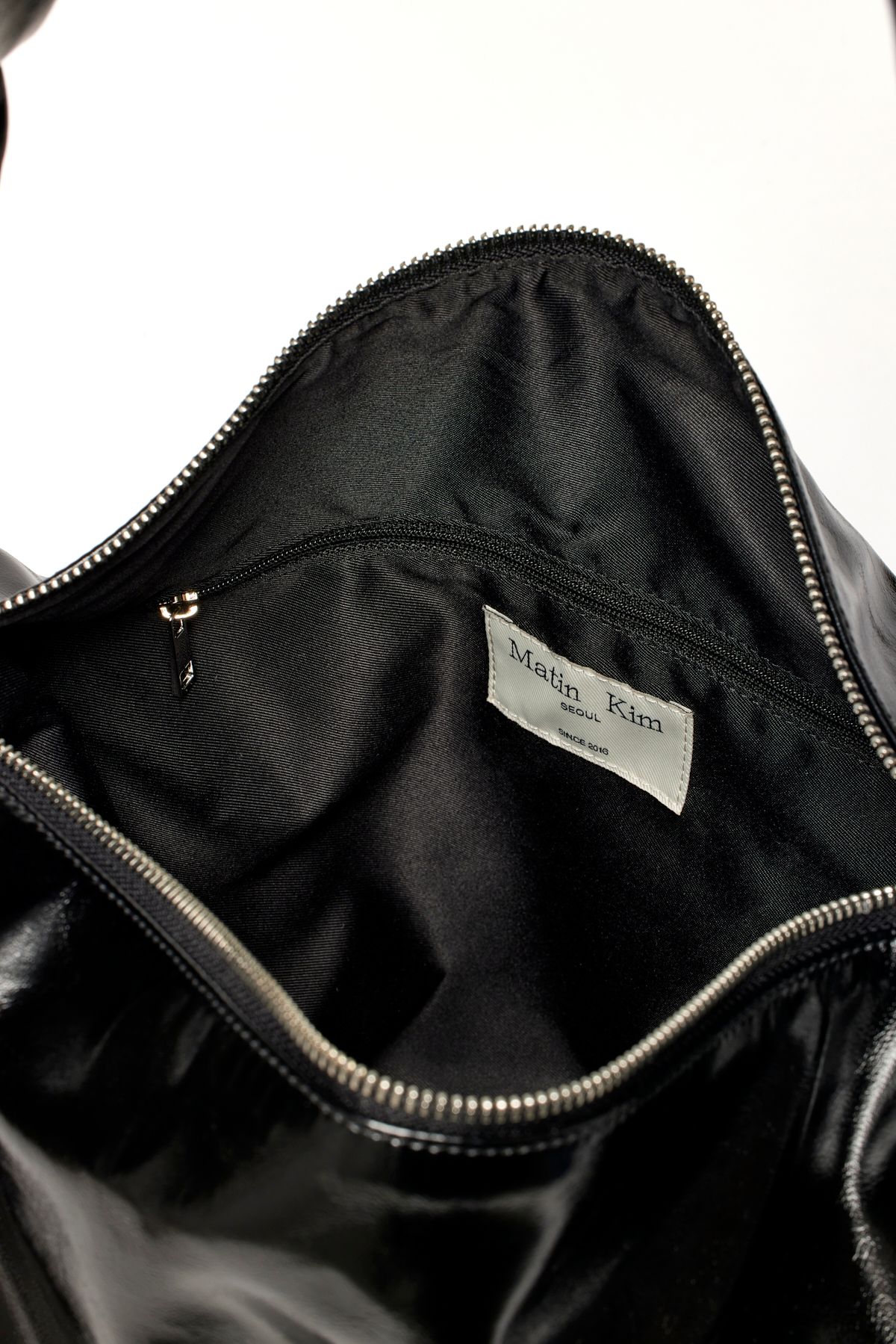 MUSINSA公式 | MATIN KIM EMBOSSED LOGO LEATHER SHOULDER BAG