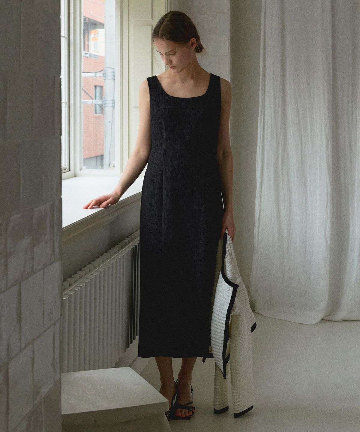 오떼뜨(OCTETTE) MOMO PLEATS SLEEVELESS OPS_2COLOR