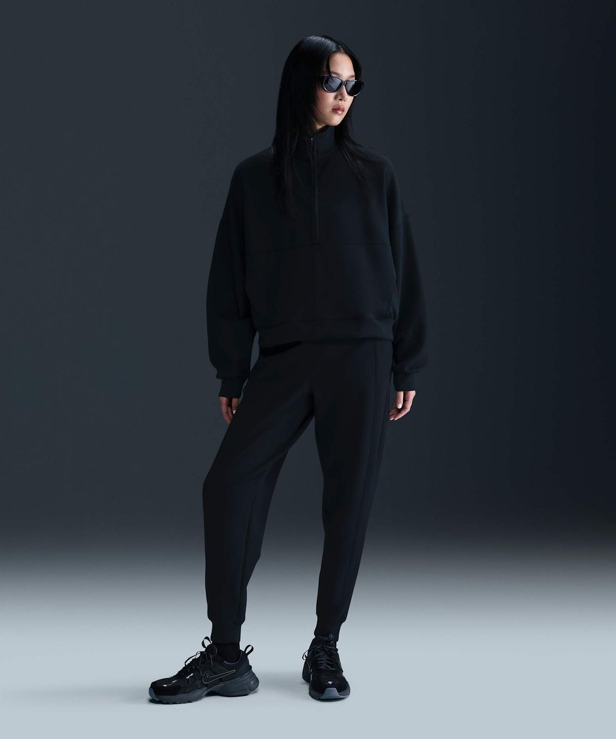 나이키(NIKE) 24.7 임파서블리소프트 드라이 핏 오버사이즈 하프집 탑 W - 블랙:다크 스모크 그레이 / HQ8189-010