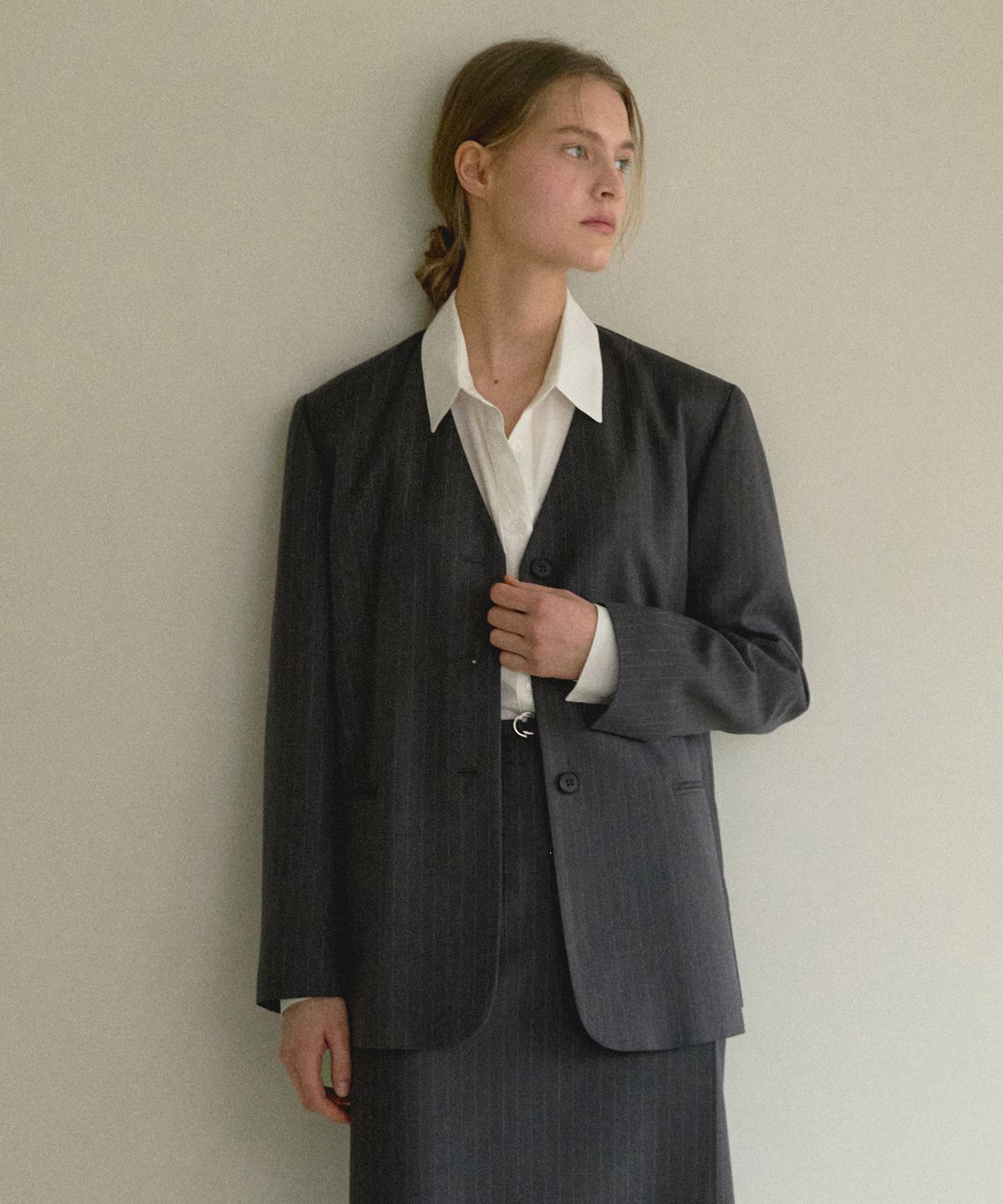 오떼뜨(OCTETTE) STRIPE NOCOLLAR SINGLE BLAZER_2COLOR