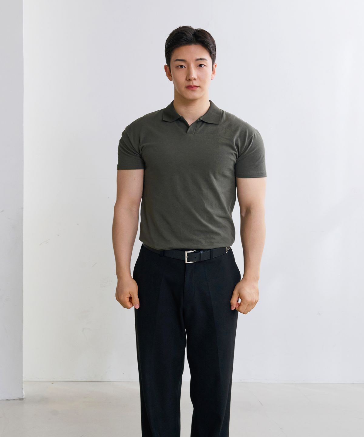핵쿨남(HECKCOOLNAM) 어깨넓어보이는 남자 머슬핏 반팔 오픈 카라 티셔츠