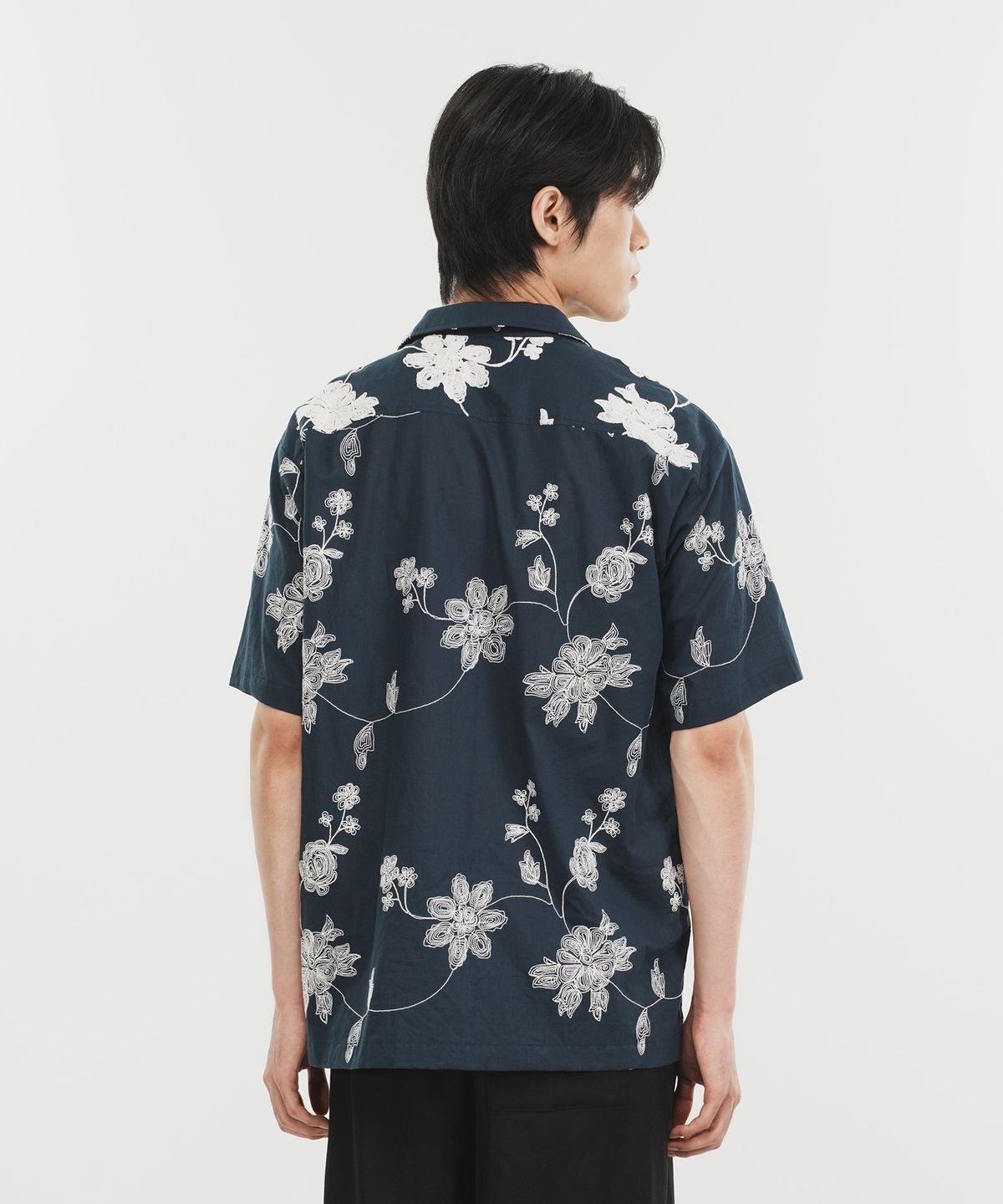 페노메논시퍼(PHENOMENON SEEPER) Unbalance Flower Half Shirt_Navy