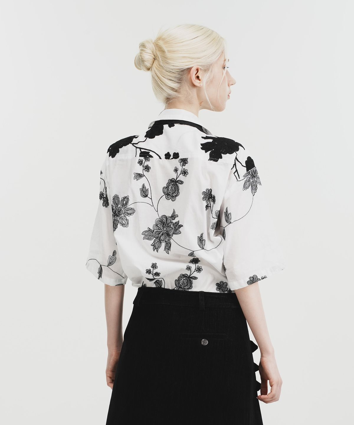 페노메논시퍼(PHENOMENON SEEPER) Unbalance Flower Half Shirt_WT