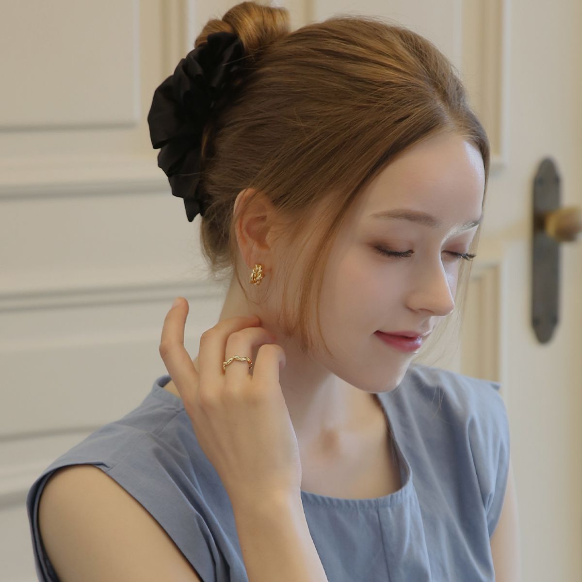 디유아모르(DIEUAMOUR) 새틴 더블 리본 헤어 클립 집게핀