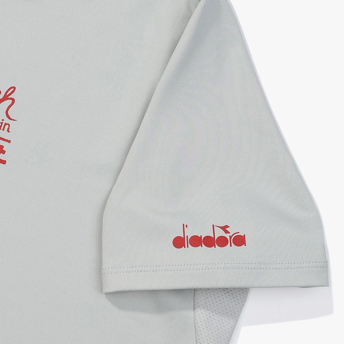 디아도라(diadora) 크로스코트 퍼포먼스 그래픽 반팔 티셔츠 GREY