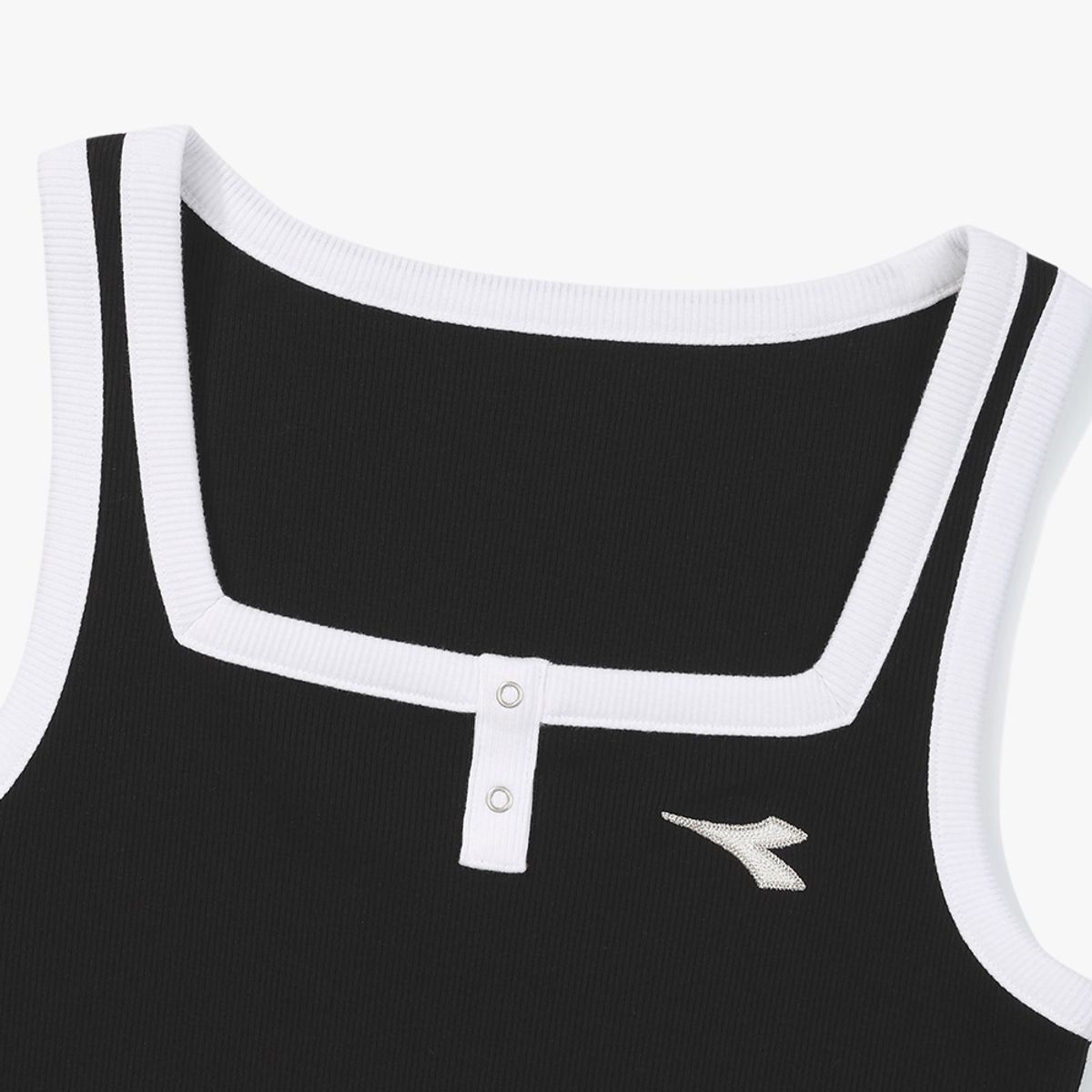 디아도라(diadora) 크로스코트 스퀘어넥 슬리브리스 BLACK