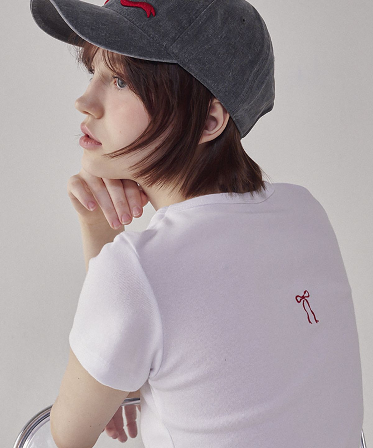 론론(RONRON) [2PACK] BACK RIBBON HEART SLIM CROP T SHIRTS