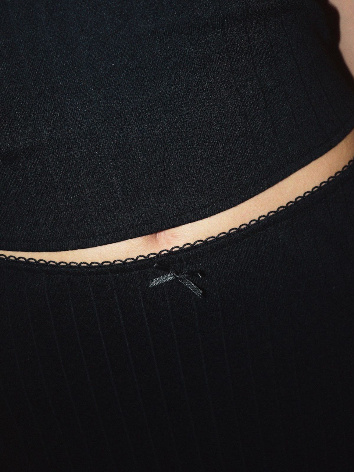 유지떼(USITE) HEART PUNCH SLOW SKIRT, BLACK H라인 스커트