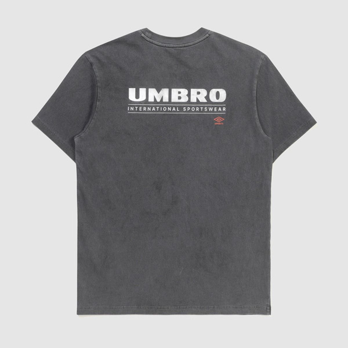 엄브로(UMBRO) 피그먼트 다잉 빅로고 티셔츠 차콜(UQ323CRS73)