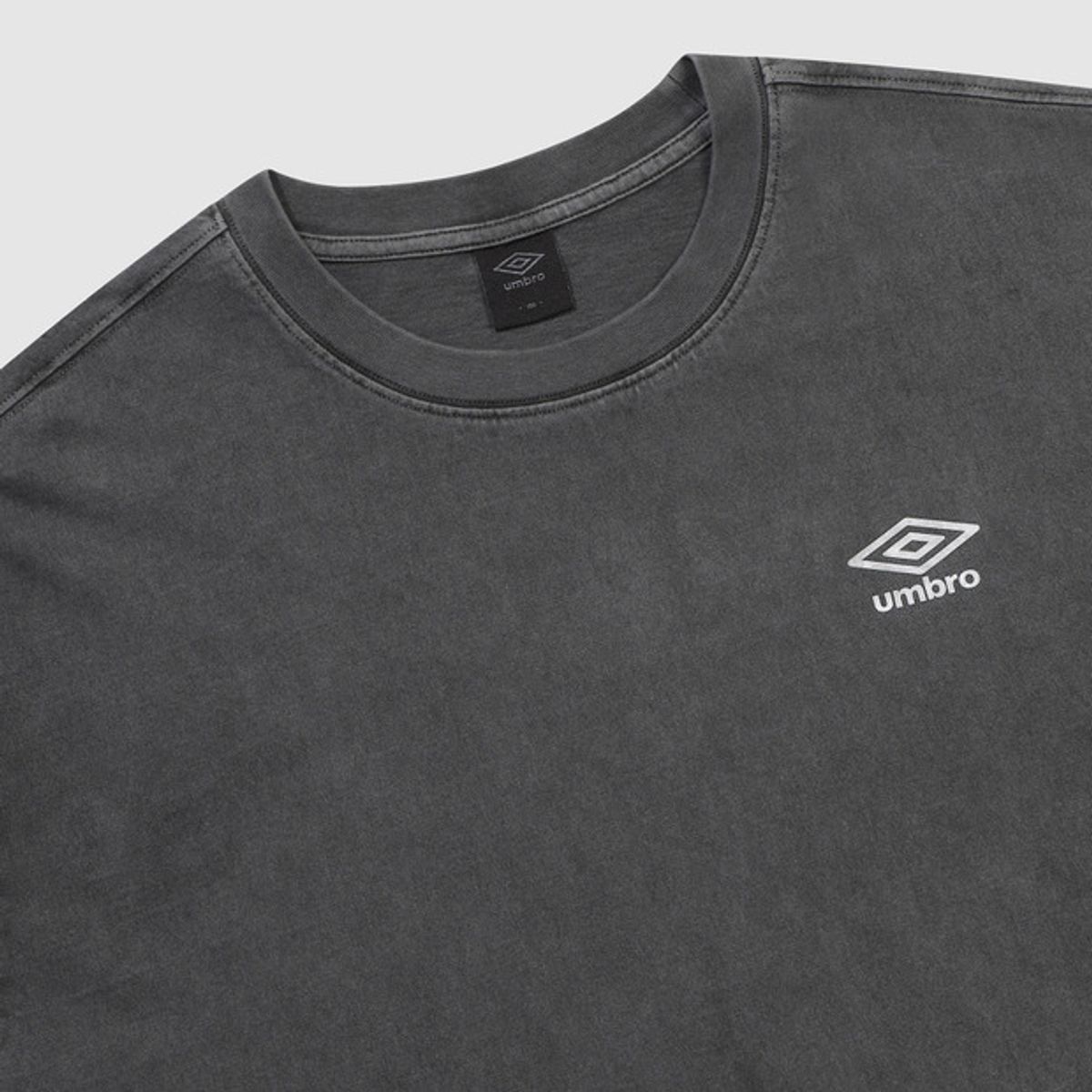 엄브로(UMBRO) 피그먼트 다잉 빅로고 티셔츠 차콜(UQ323CRS73)