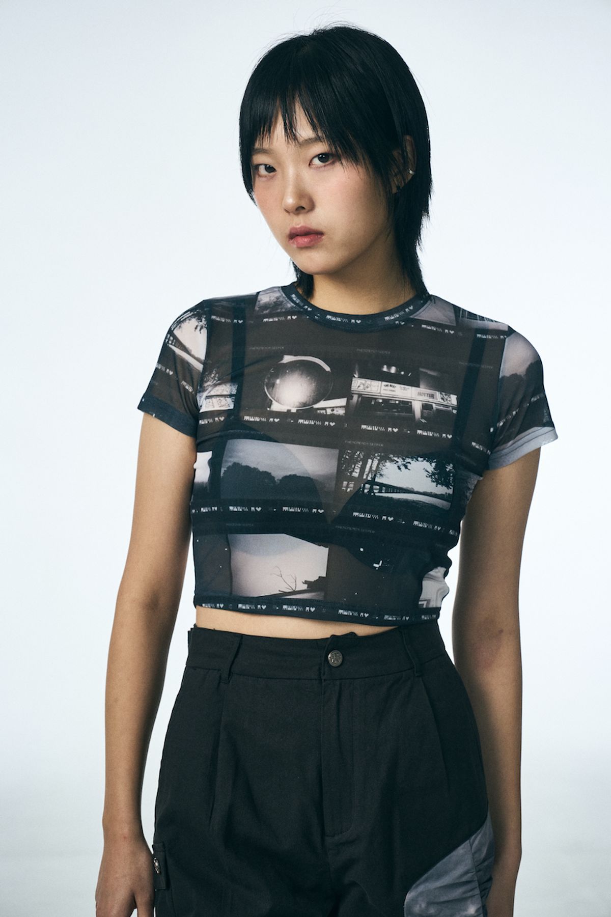 페노메논시퍼(PHENOMENON SEEPER) FILM SHORT SLEEVE CROP T-SHIRT