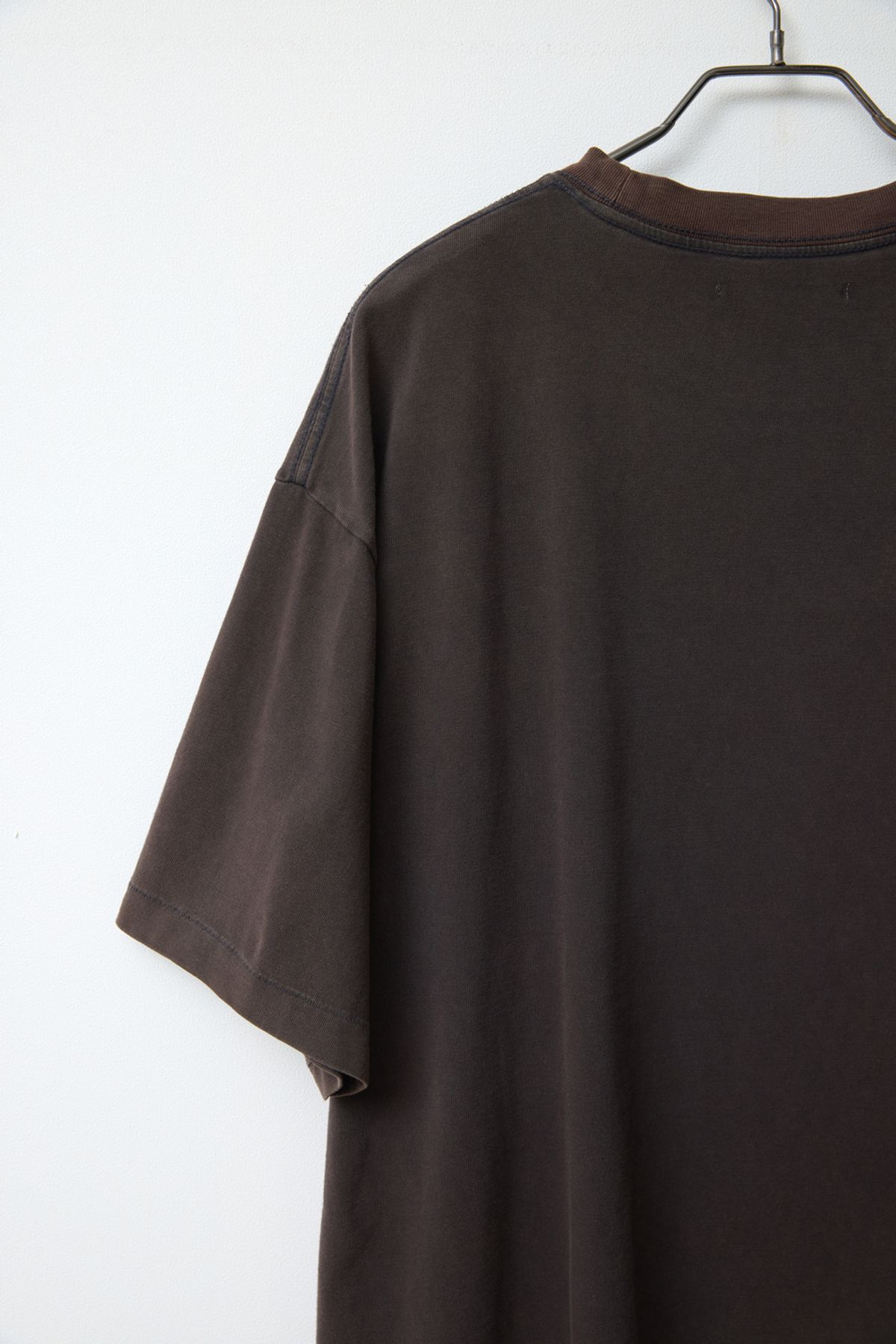 해칭룸(HATCHINGROOM) Angel Flash Man Tee 1/2 Brown Charcoal