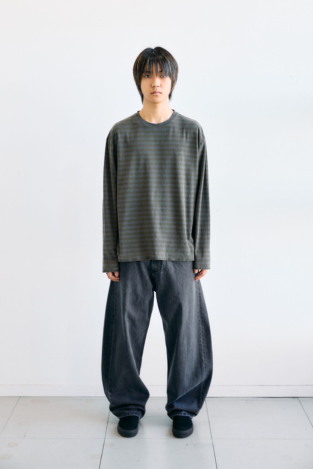 해칭룸(HATCHINGROOM) Curve Jeans Washed Black