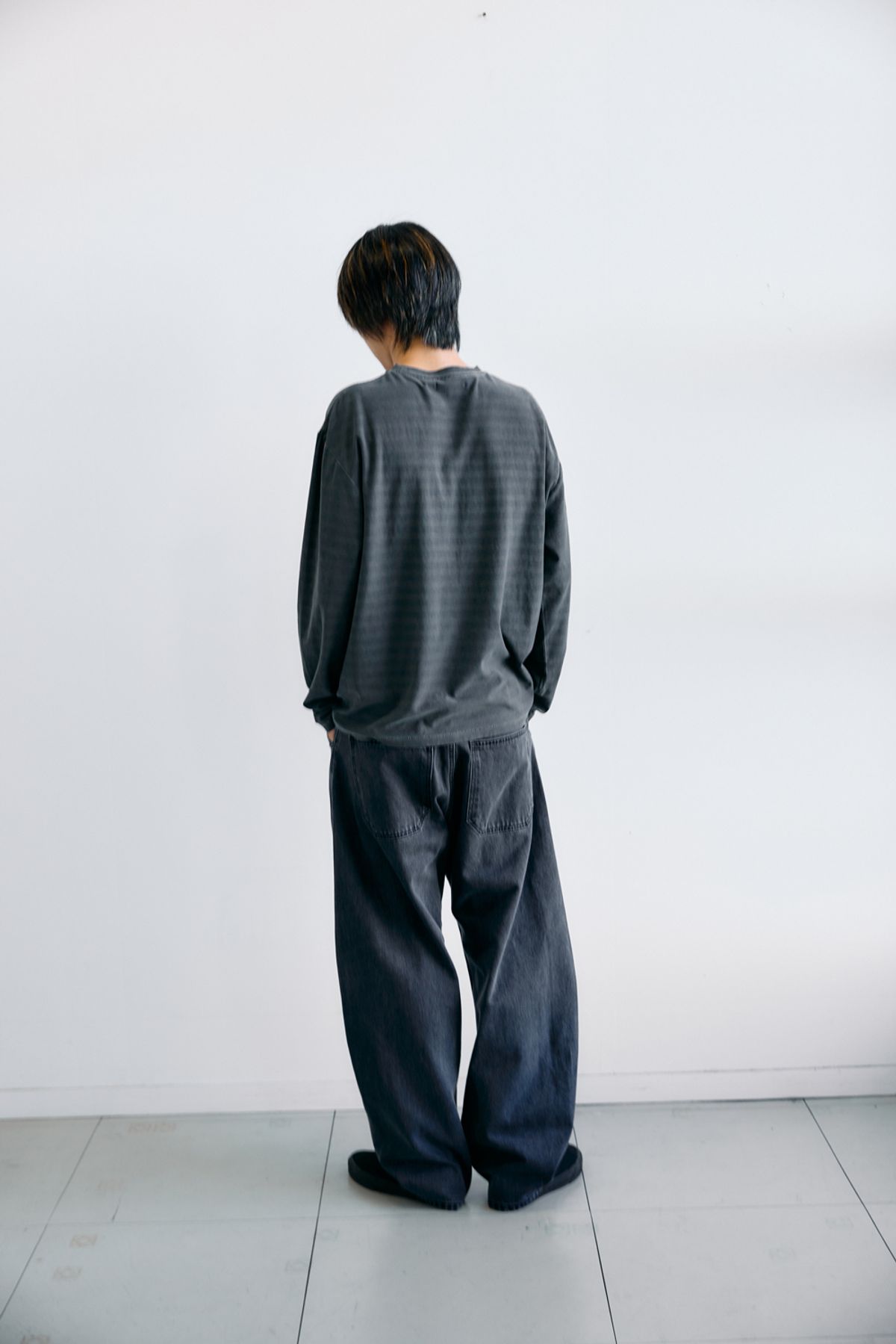 해칭룸(HATCHINGROOM) Curve Jeans Washed Black