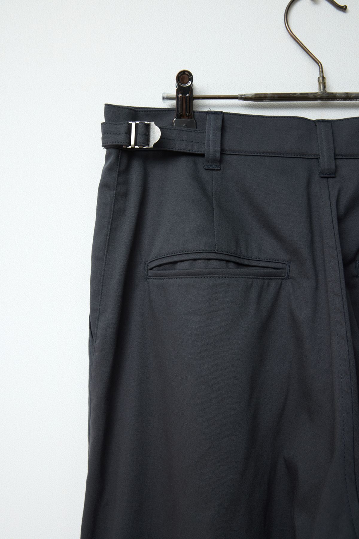 해칭룸(HATCHINGROOM) Armor Pants Blue Charcoal