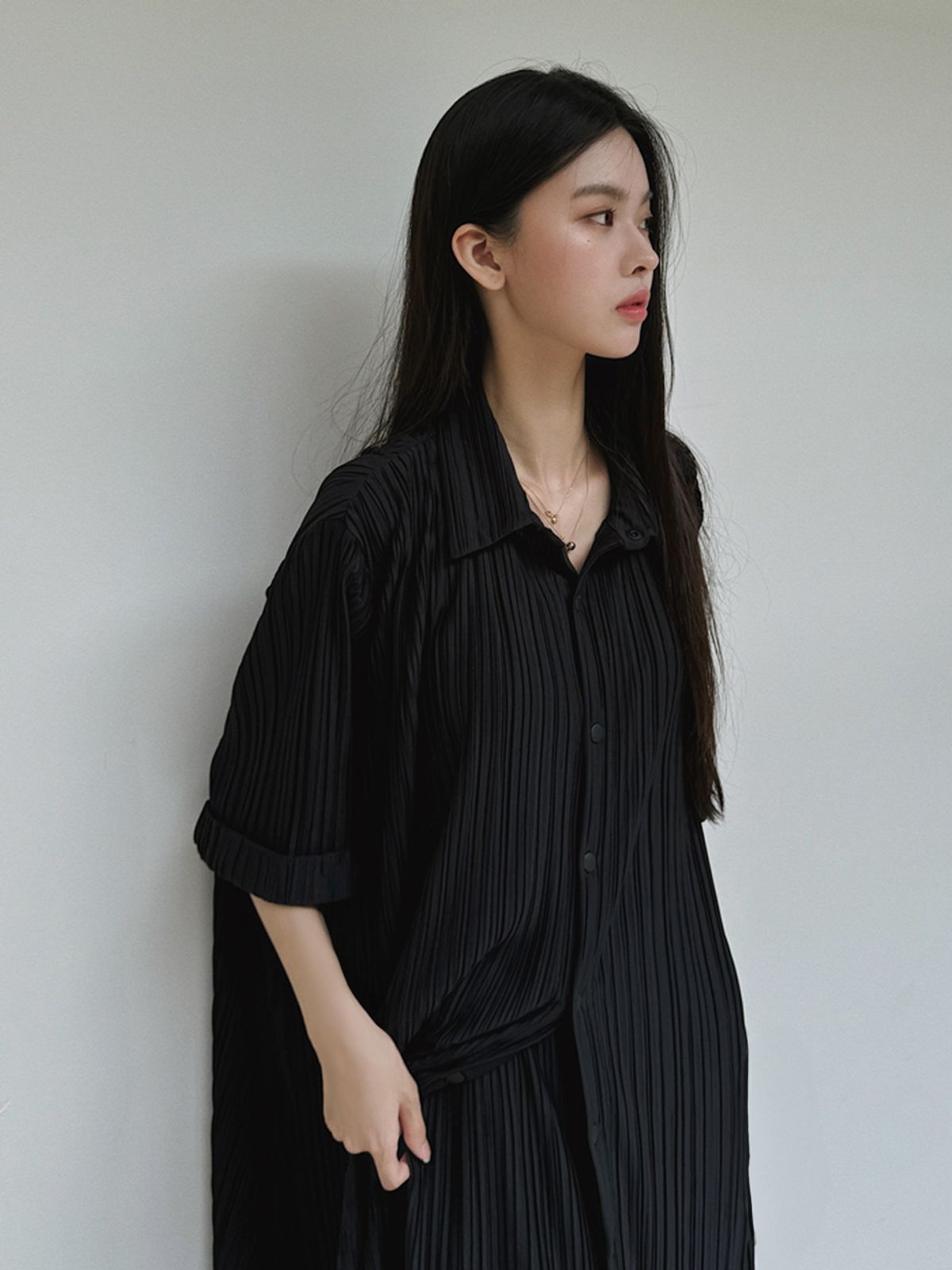 메르메르(MER MER) (2컬러) 플리츠 카라 롱 셔츠 드레스_블랙/아이보리