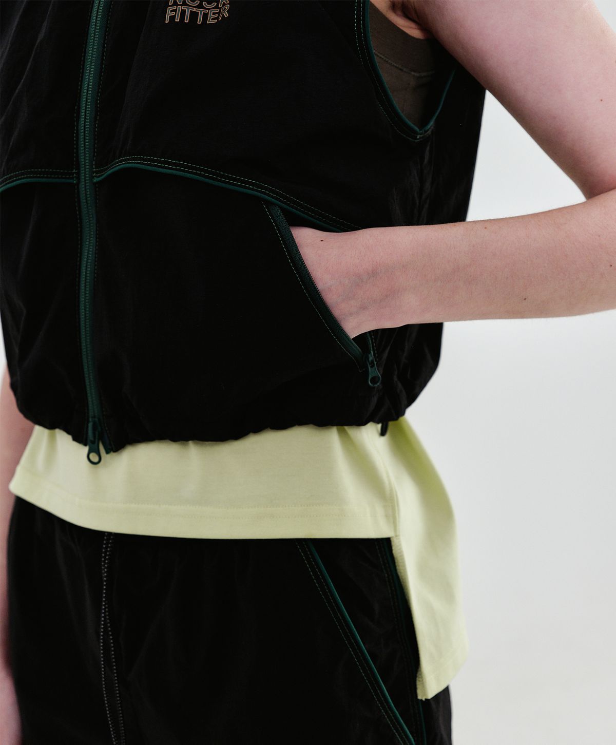 누크피터(NUUKFITTER) ICE-UP HOODIE VEST [BLACK]