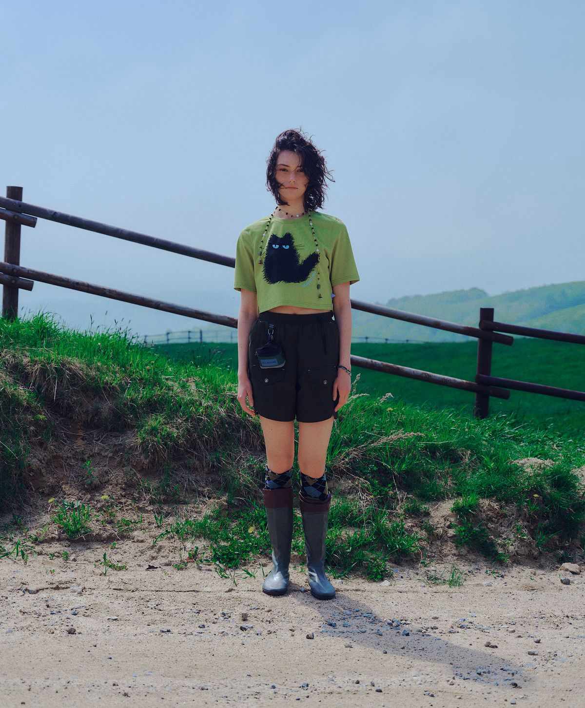 누크피터(NUUKFITTER) YATTO CROP T-SHIRT_WOMEN [LIGHT KHAKI]