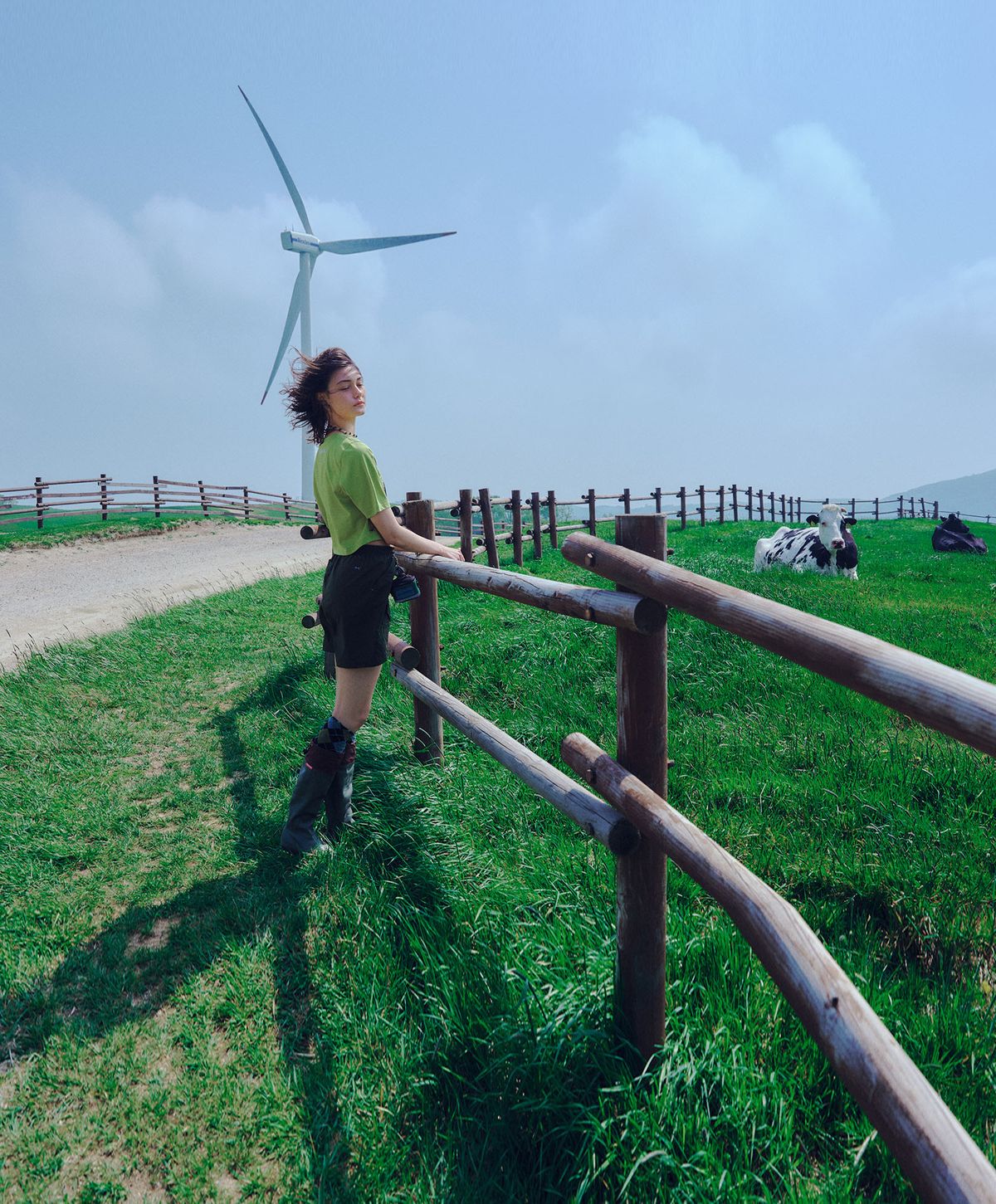 누크피터(NUUKFITTER) YATTO CROP T-SHIRT_WOMEN [LIGHT KHAKI]