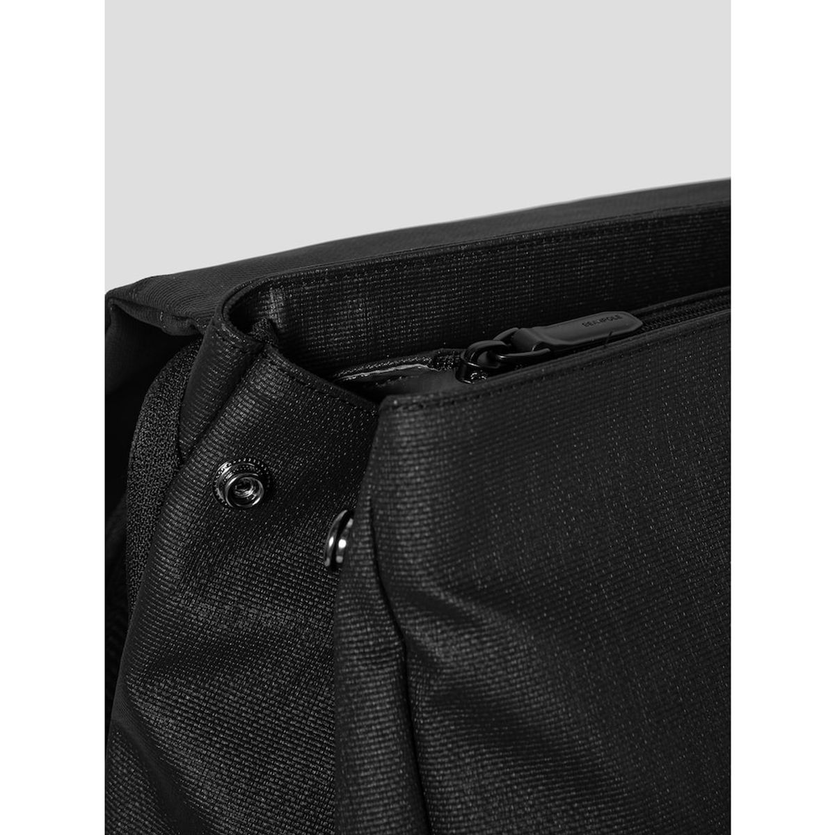 빈폴 액세서리(BEANPOLE ACCESSORY) 디노 플랩 백팩 - 블랙