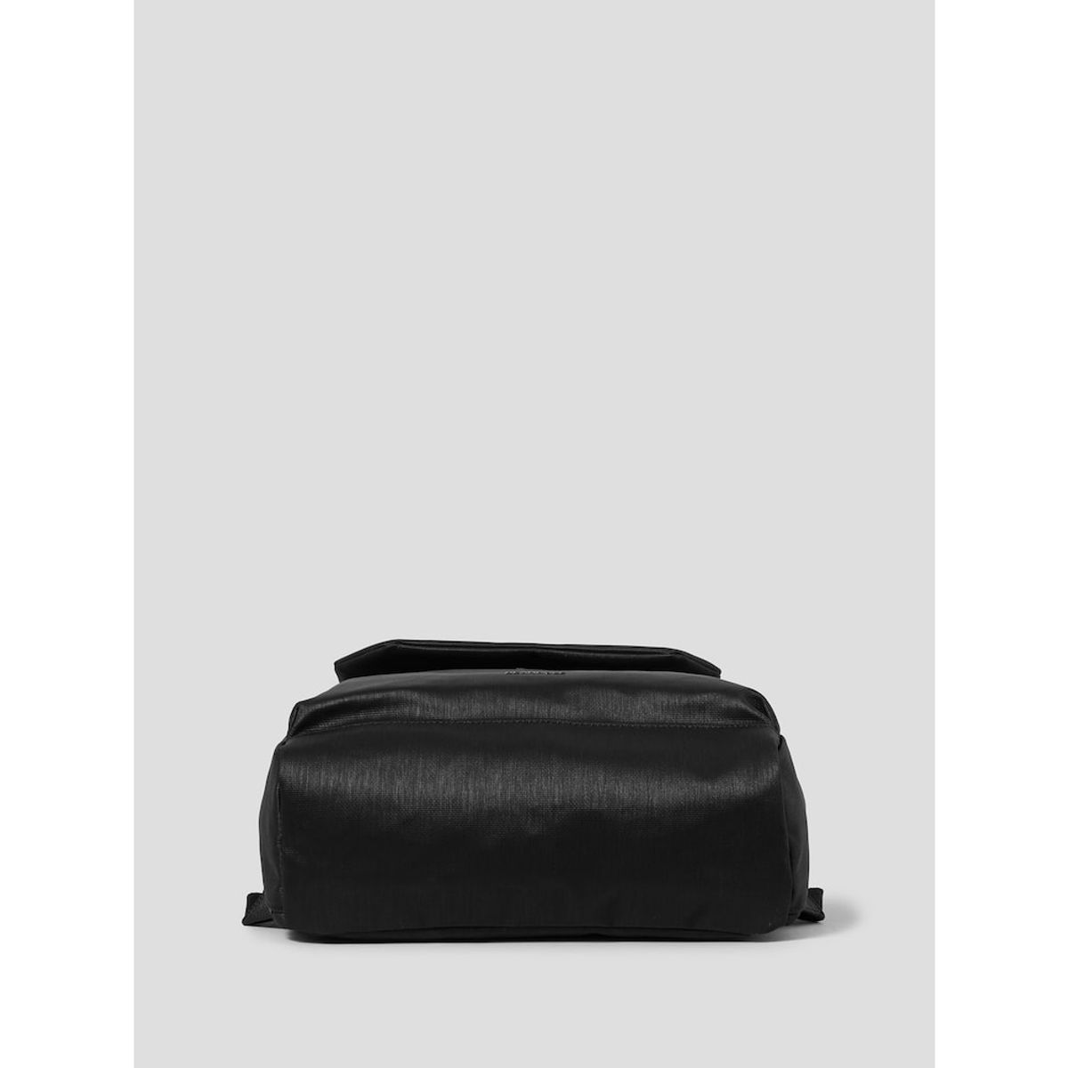 빈폴 액세서리(BEANPOLE ACCESSORY) 디노 미디엄 플랩 백팩 - 블랙
