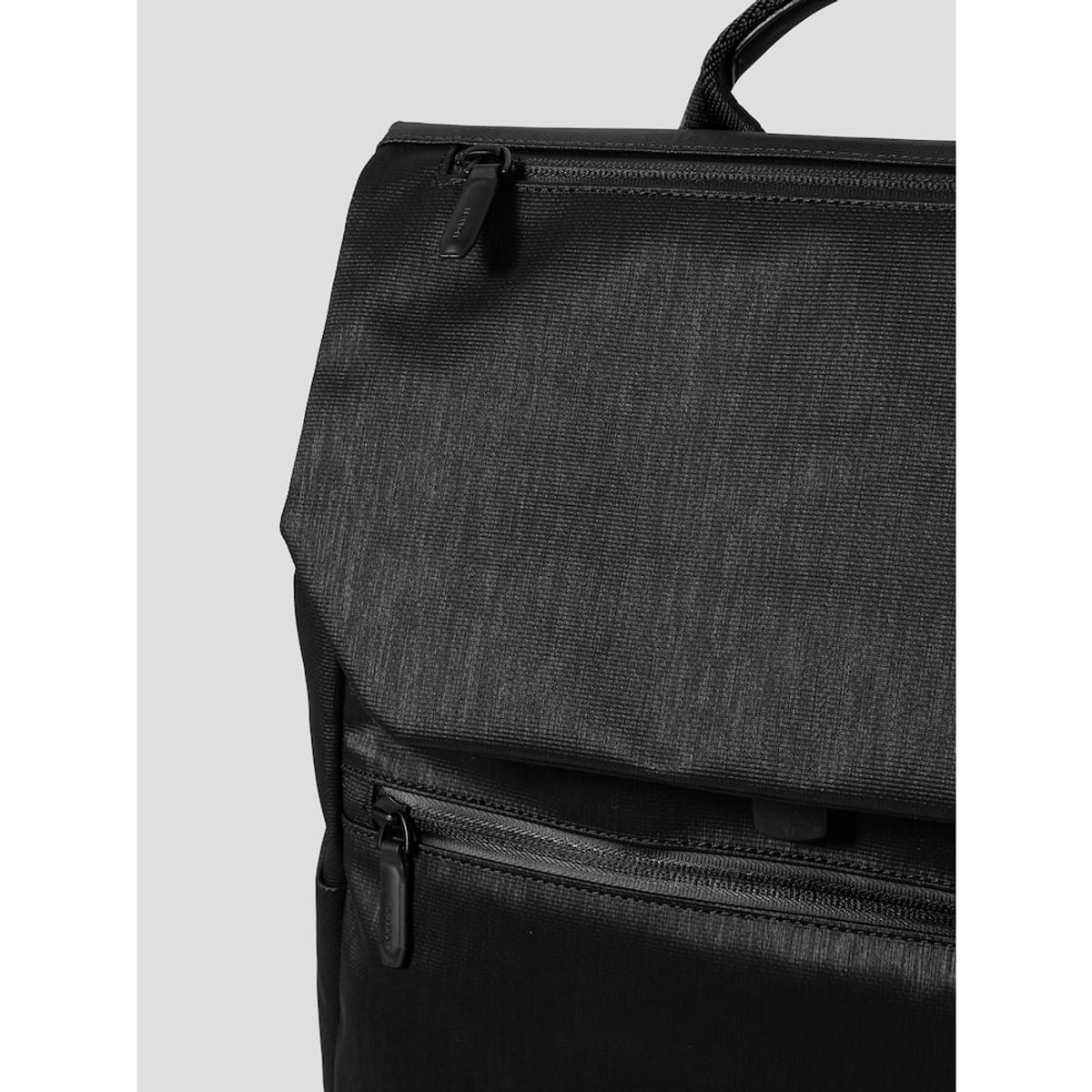 빈폴 액세서리(BEANPOLE ACCESSORY) 디노 미디엄 플랩 백팩 - 블랙
