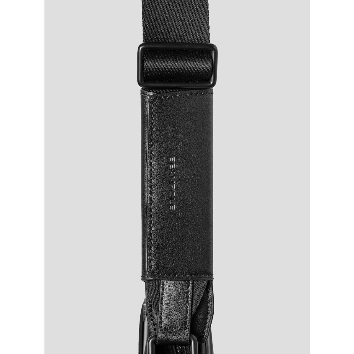 빈폴 액세서리(BEANPOLE ACCESSORY) 모노알리사 세로메신저 - 블랙