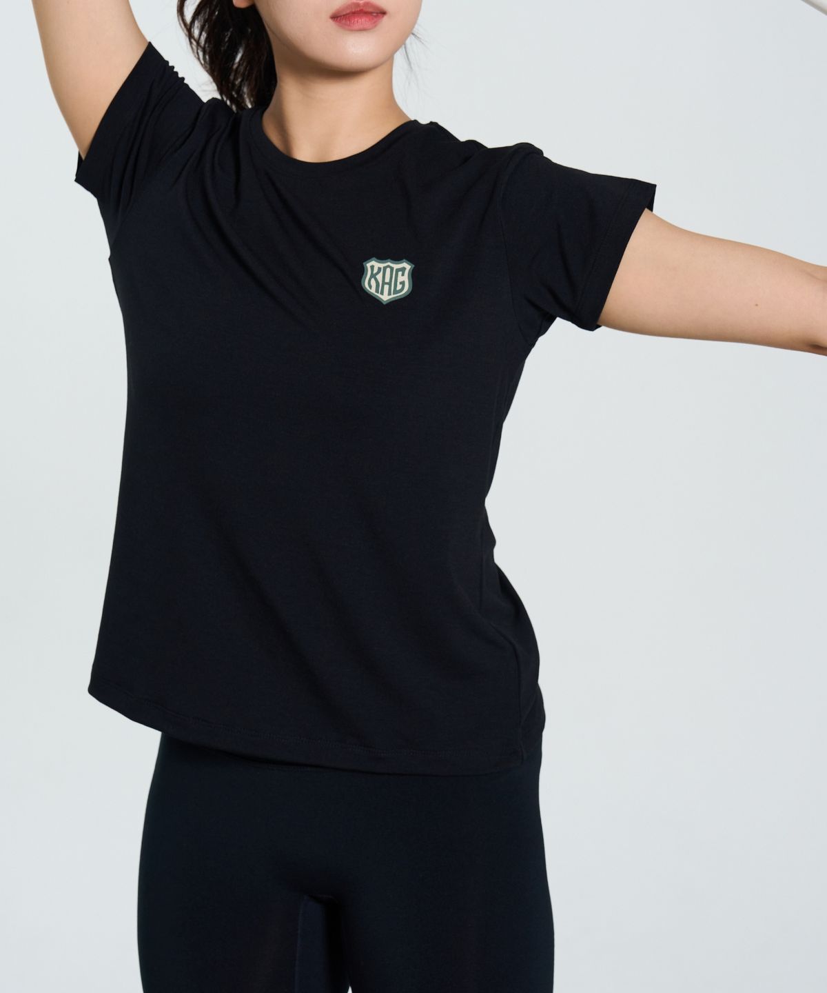 카키그라도(KHAKI GRADO) 우먼 KAG 방패 로고 스탠다드핏 반팔 티셔츠 (Black)