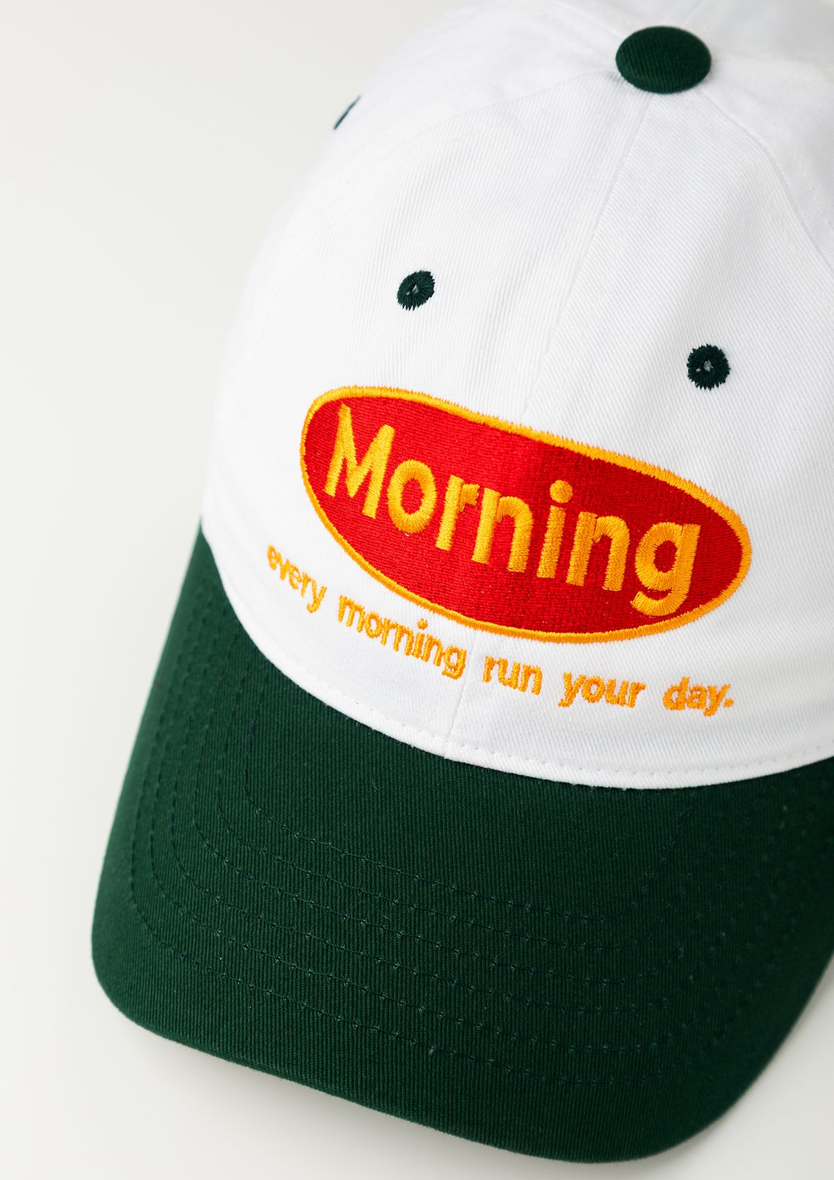 모닝커피런클럽(MORNINGCOFFEERUNCLUB) 모닝 원형 로고 투톤 볼캡 그린