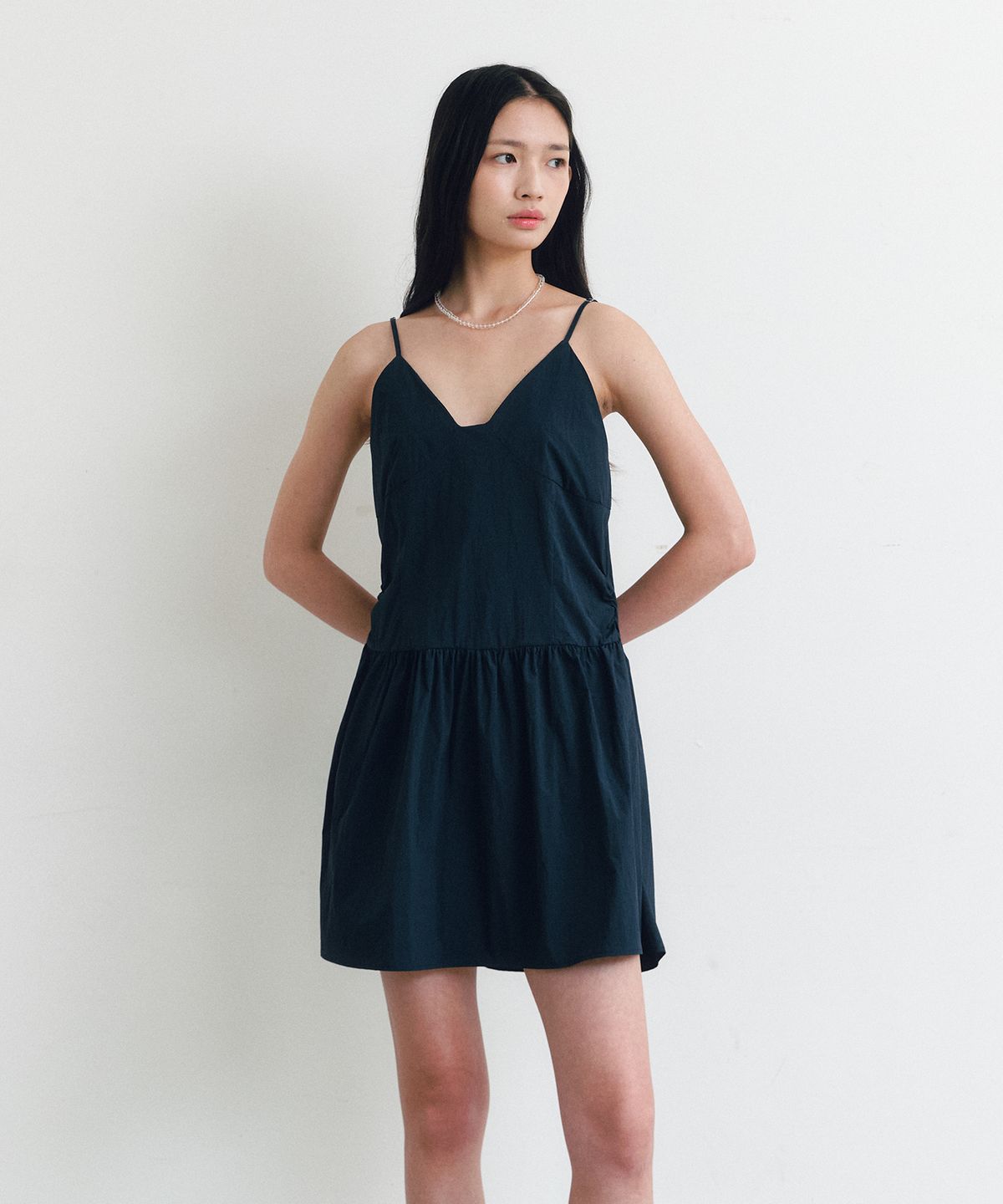 쎄미(SSEMI) V-NECK SHIRRING MINI DRESS(NV)