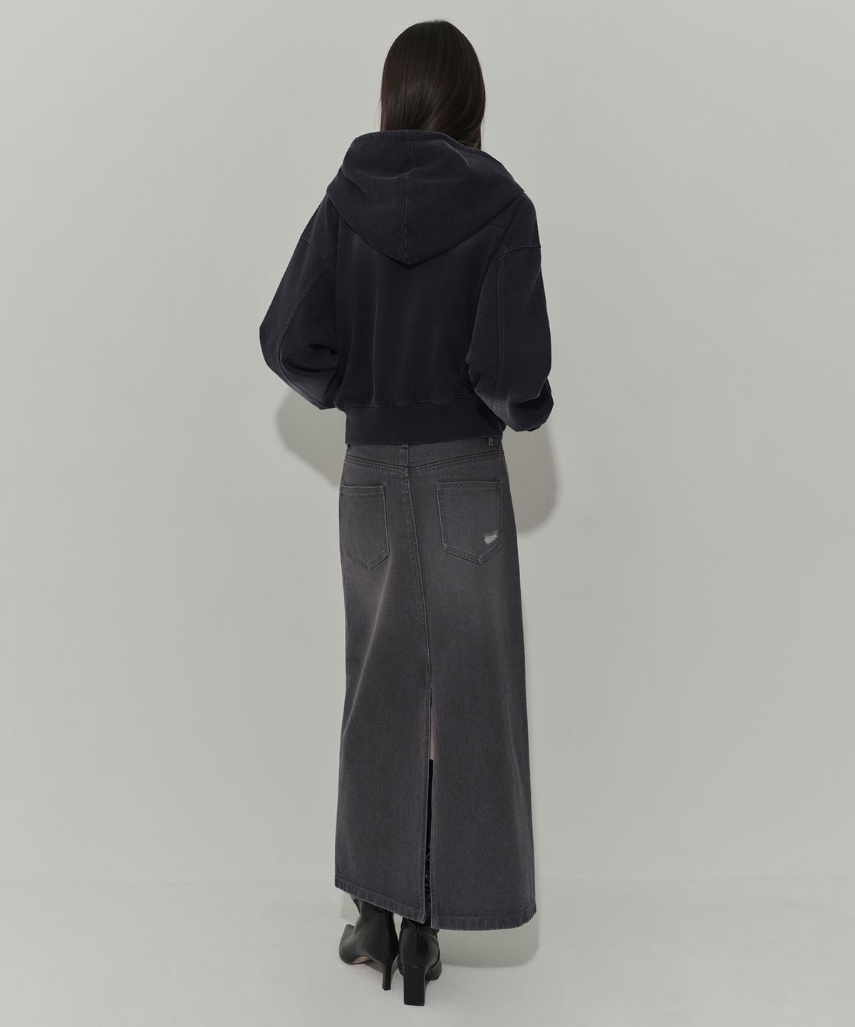무신사 스탠다드 우먼(MUSINSA STANDARD WOMAN) 우먼즈 피그먼트 디스트로이드 맥시 스커트 [차콜 그레이]