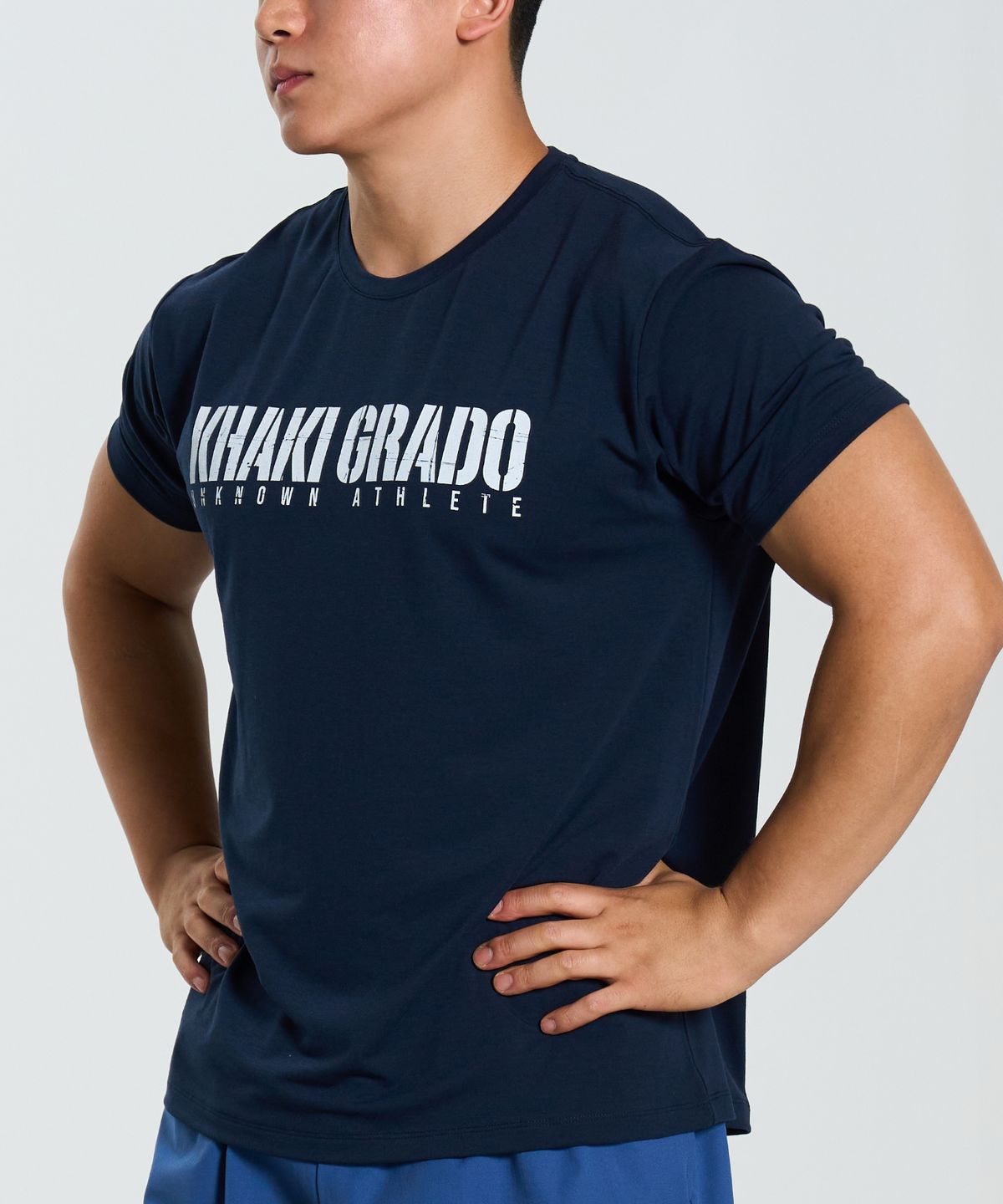 카키그라도(KHAKI GRADO) K.A.G 시그니처1 스탠다드핏 반팔 티셔츠 (Navy)