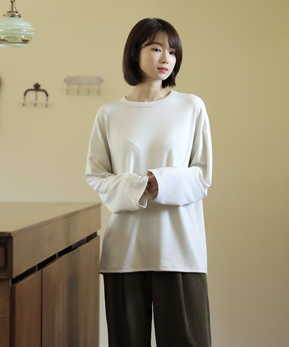 빼빼(BBAEBBAE) 소프트 스판 기본 루즈핏 긴팔 티셔츠