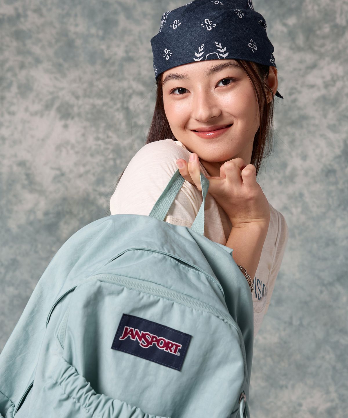 잔스포츠(JANSPORT) 슬라우치팩 FADED SAGE