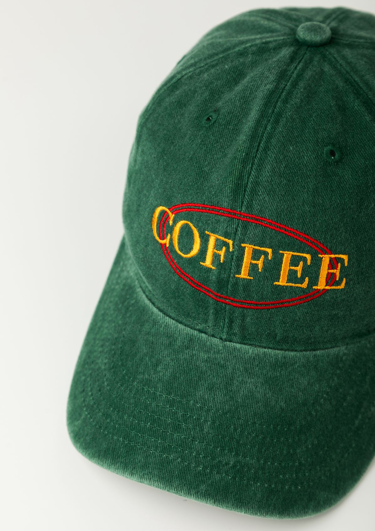 모닝커피런클럽(MORNINGCOFFEERUNCLUB) 커피 원형 로고 스톤 워시드 볼캡 그린