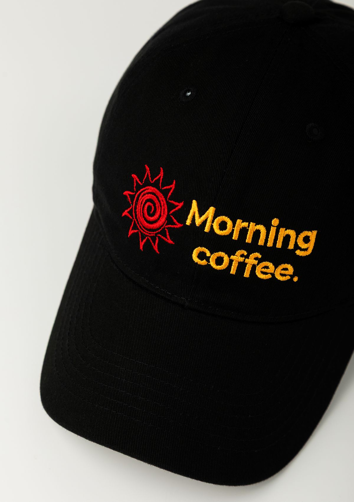 모닝커피런클럽(MORNINGCOFFEERUNCLUB) 모닝 커피 썬 로고 볼캡  블랙