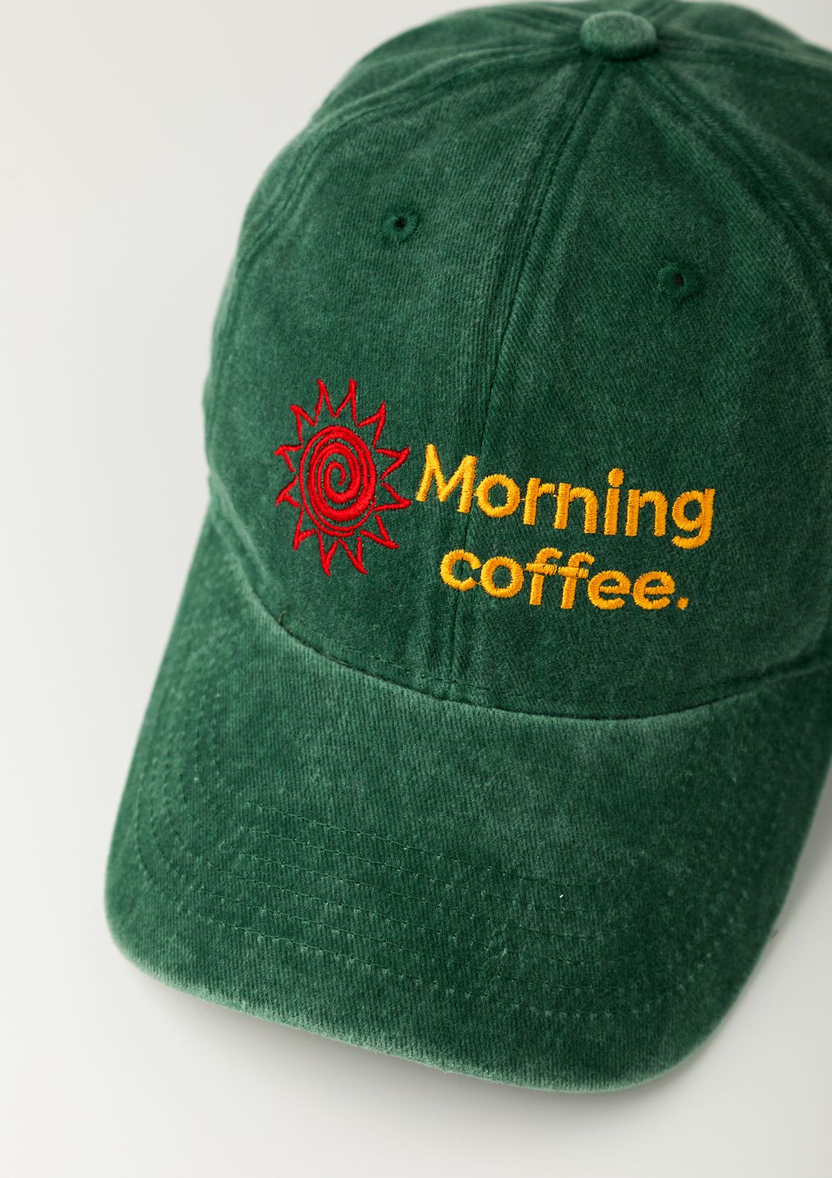 모닝커피런클럽(MORNINGCOFFEERUNCLUB) 모닝 커피 썬 로고 볼캡 스톤 워시드  그린