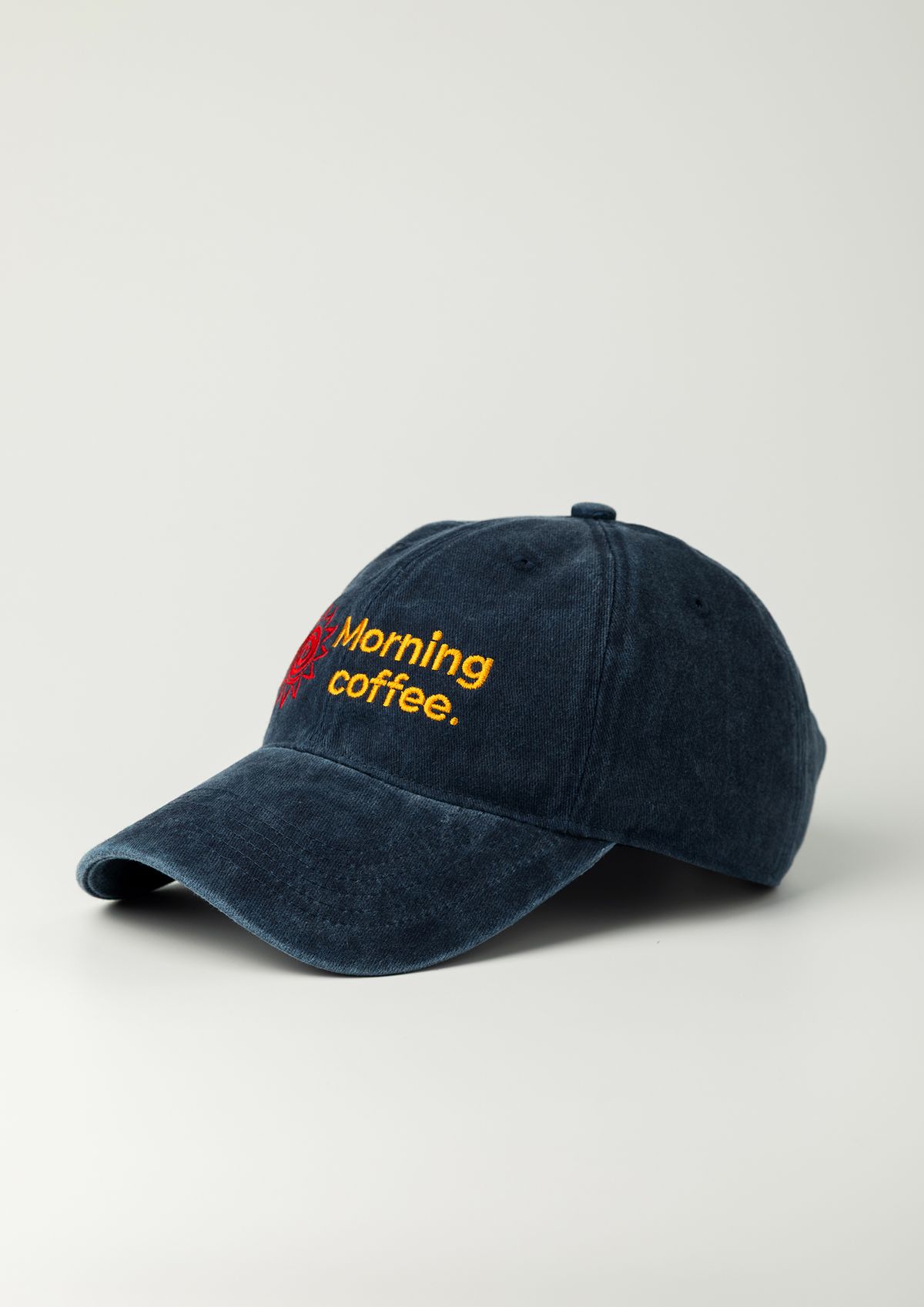 모닝커피런클럽(MORNINGCOFFEERUNCLUB) 모닝 커피 썬 로고 볼캡 스톤 워시드  네이비