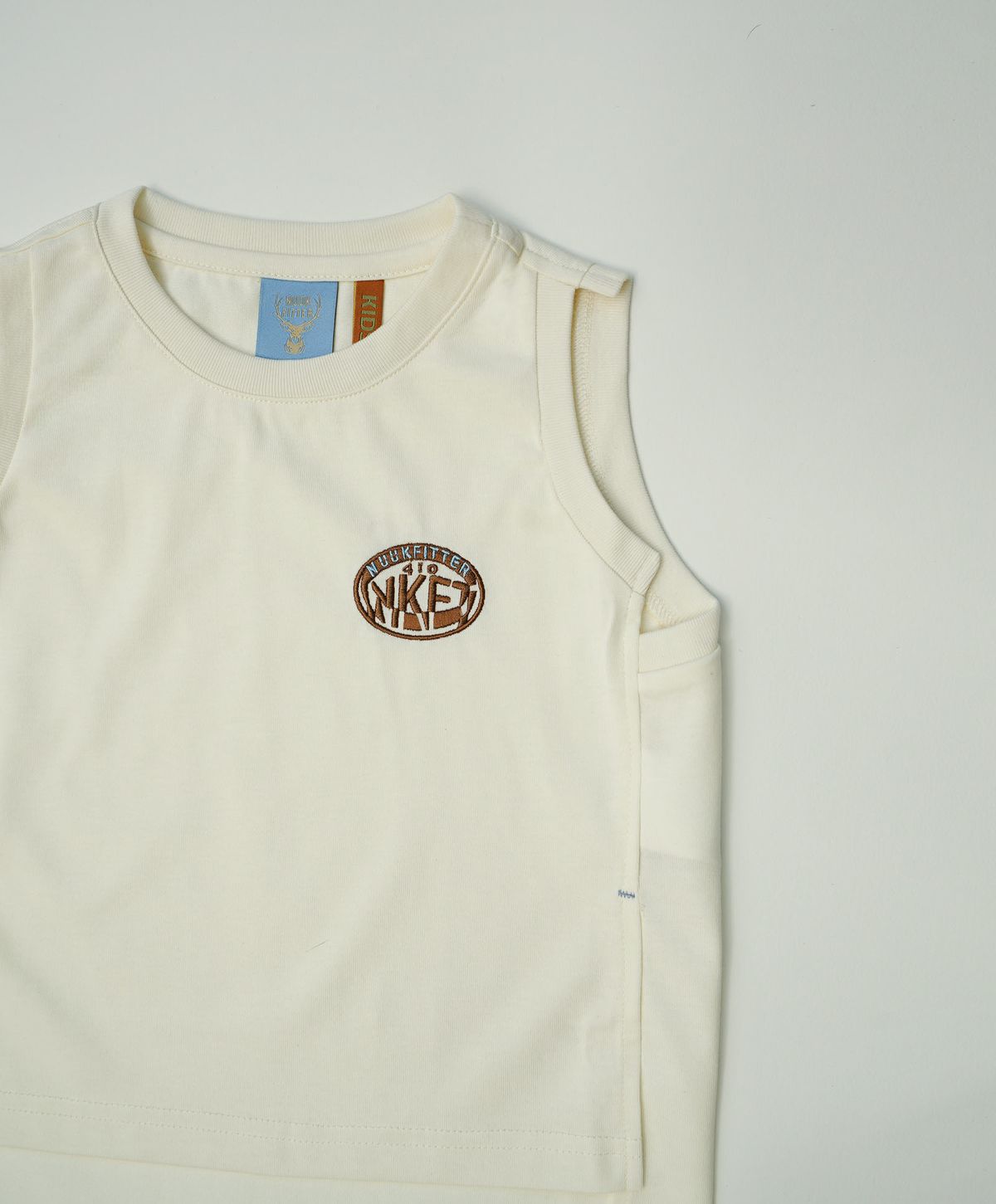 누크피터(NUUKFITTER) NKFT SLIT SLEEVELESS_KIDS [IVORY]