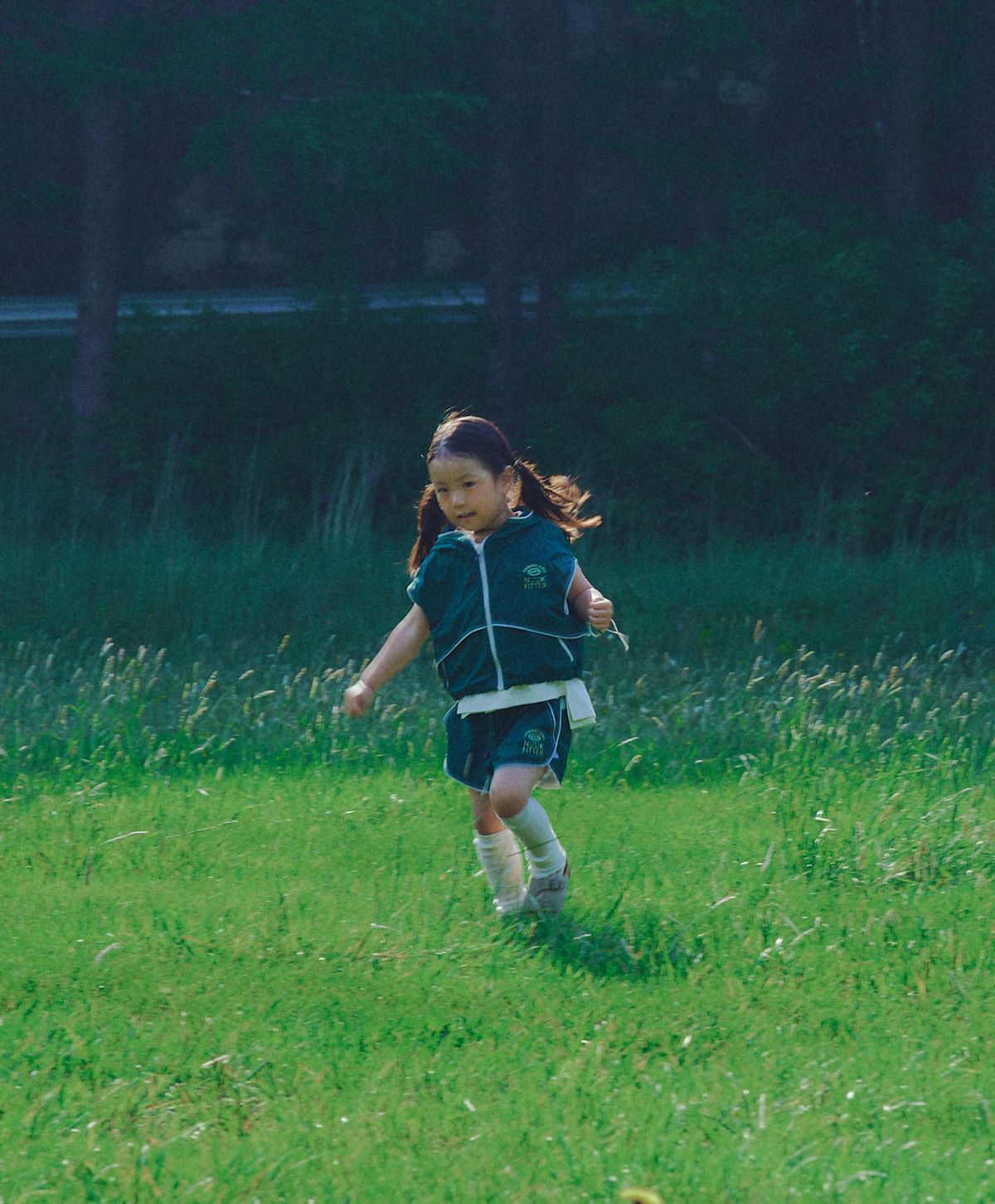 누크피터(NUUKFITTER) NKFT SLIT SLEEVELESS_KIDS [IVORY]